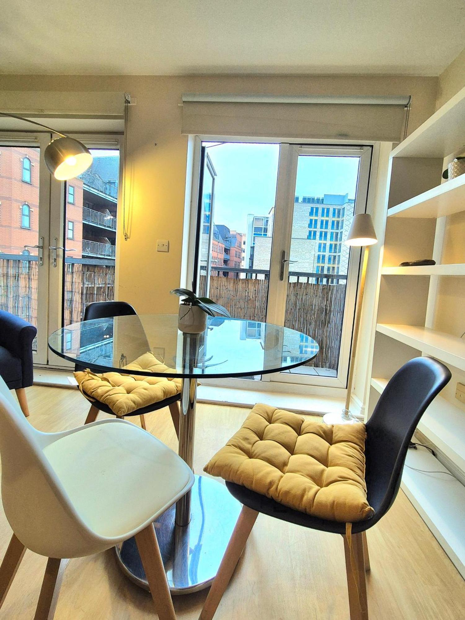 2 Bedroom Flat, Minutes From Shoreditch, Spitalfields & Brick Lane, Sleeps 4 Guests Londres