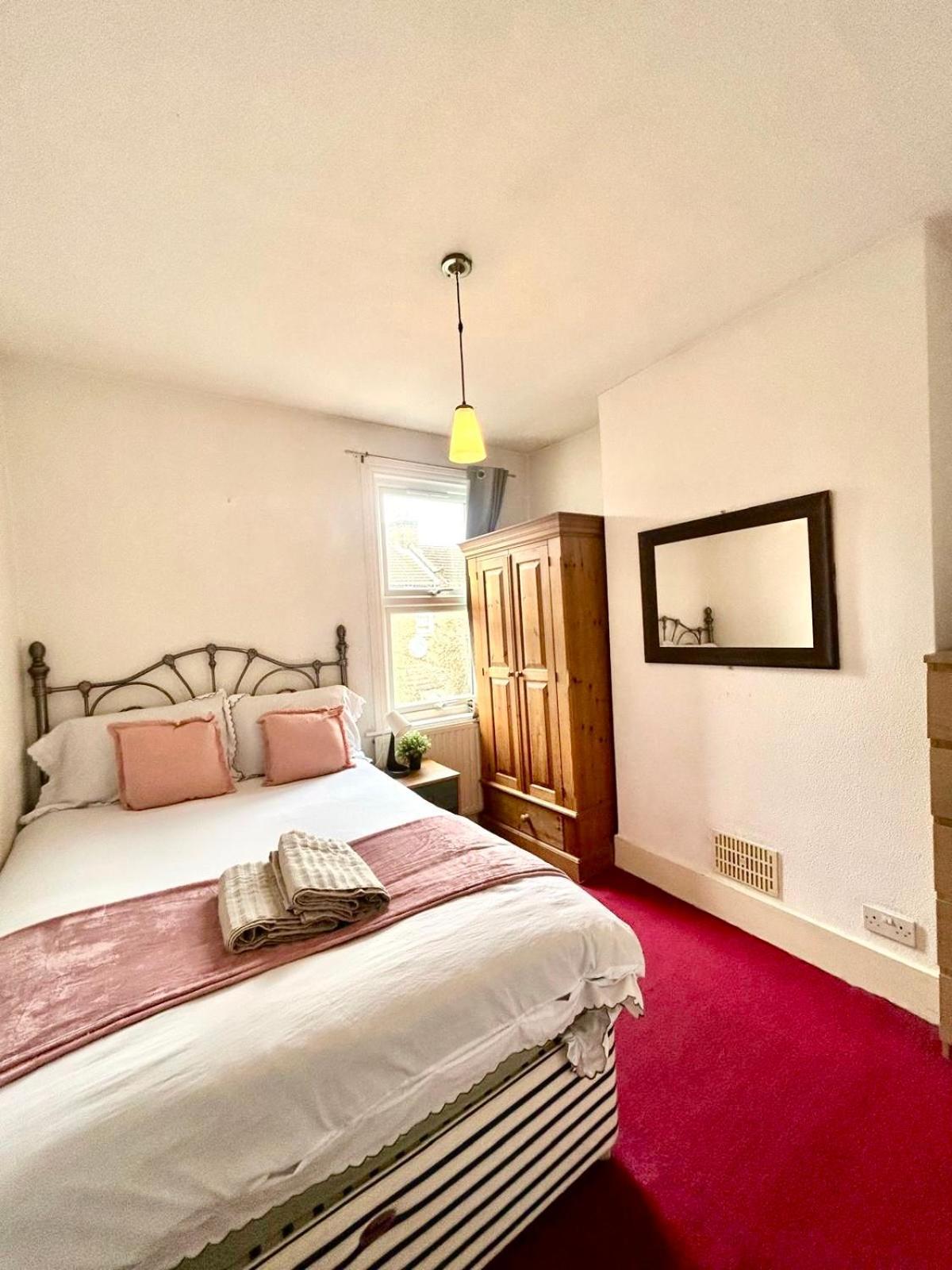 Stunning 2bedroom House With Backyard In Stratford Appartement