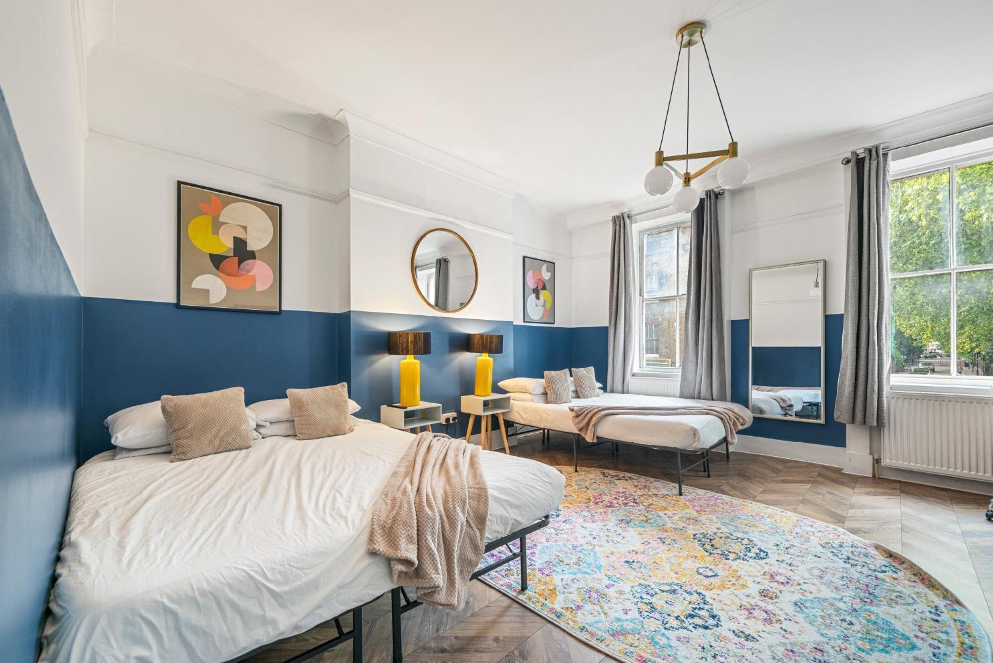 5-bedroom In Sleeps 14 Hébergement de vacances *