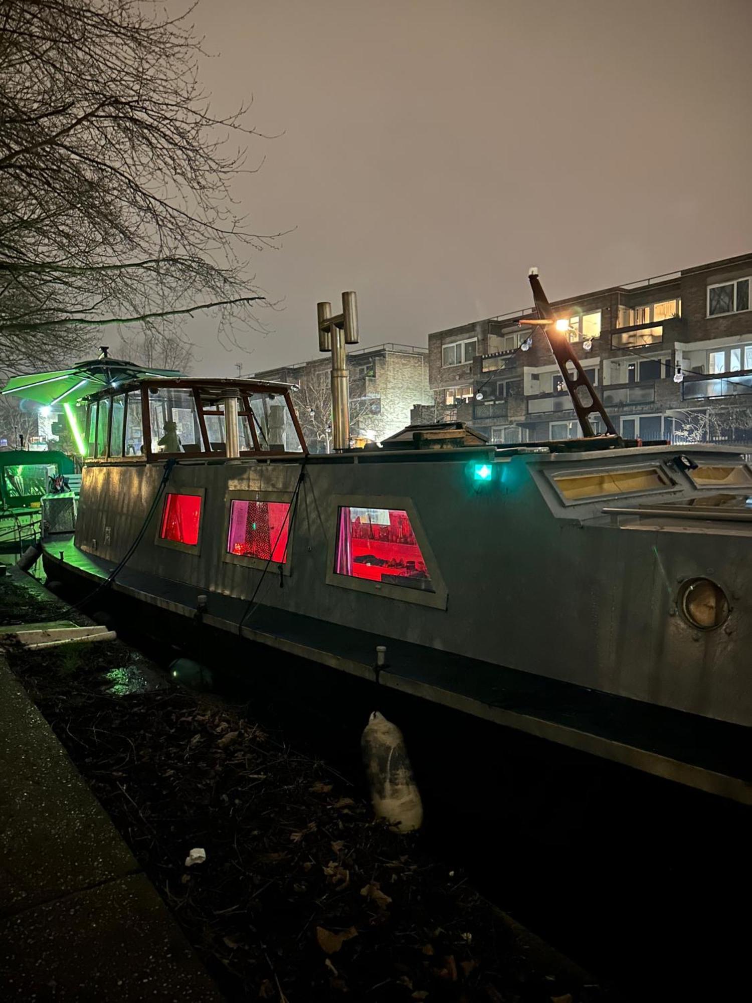 Dutch Barge - Sleeps 3 & Cosy Fireplace Casa de Férias *