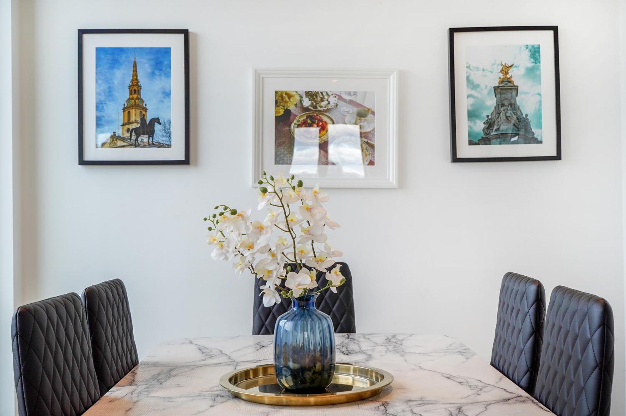 Chic 3-bedroom Flat With Private Balcony In Battersea Appartement