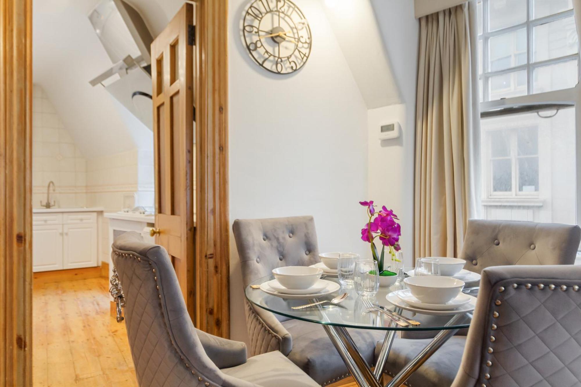 Elegant 3-bedroom In The Heart Of Piccadilly Circus No Lift- 4gl