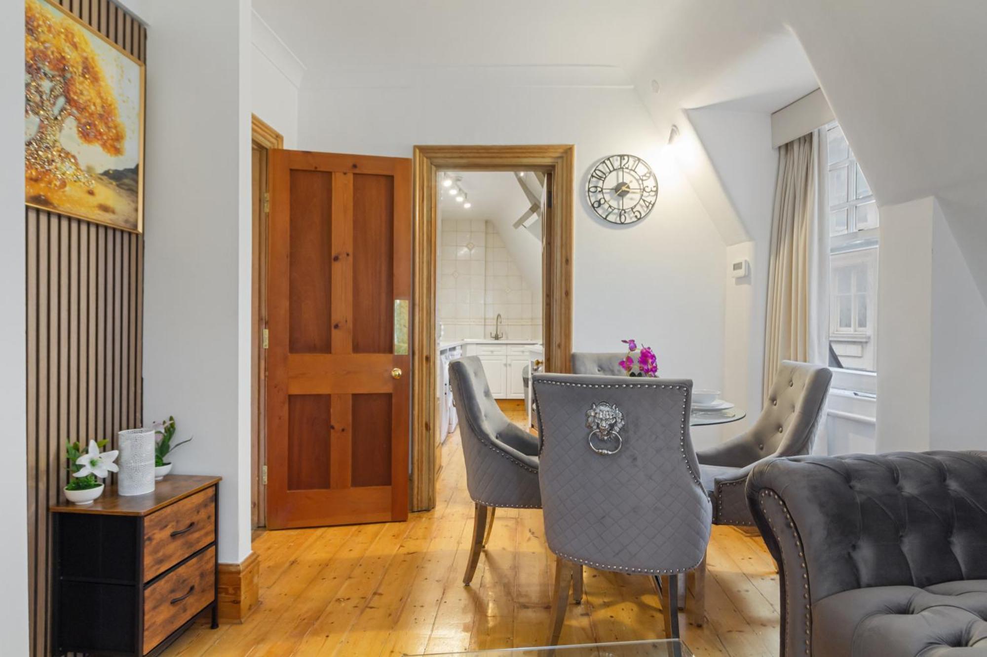 Appartement Elegant 3-bedroom In The Heart Of Piccadilly Circus No Lift- 4gl