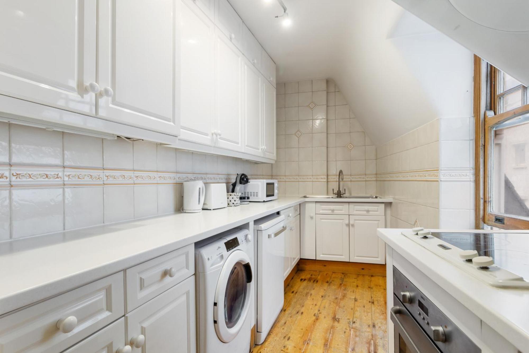 Elegant 3-bedroom In The Heart Of Piccadilly Circus No Lift- 4gl Appartement Londen