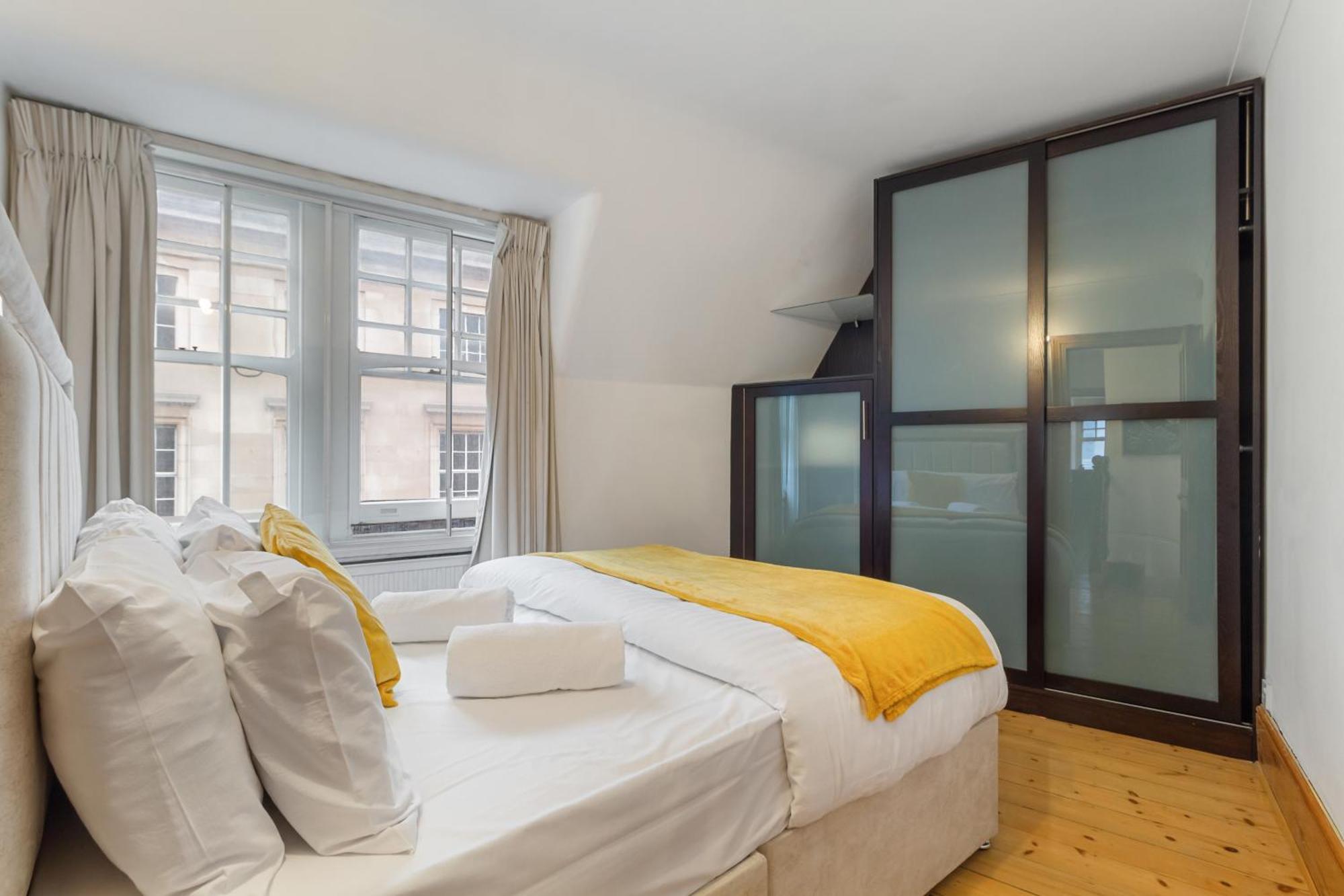Appartement Elegant 3-bedroom In The Heart Of Piccadilly Circus No Lift- 4gl Londen