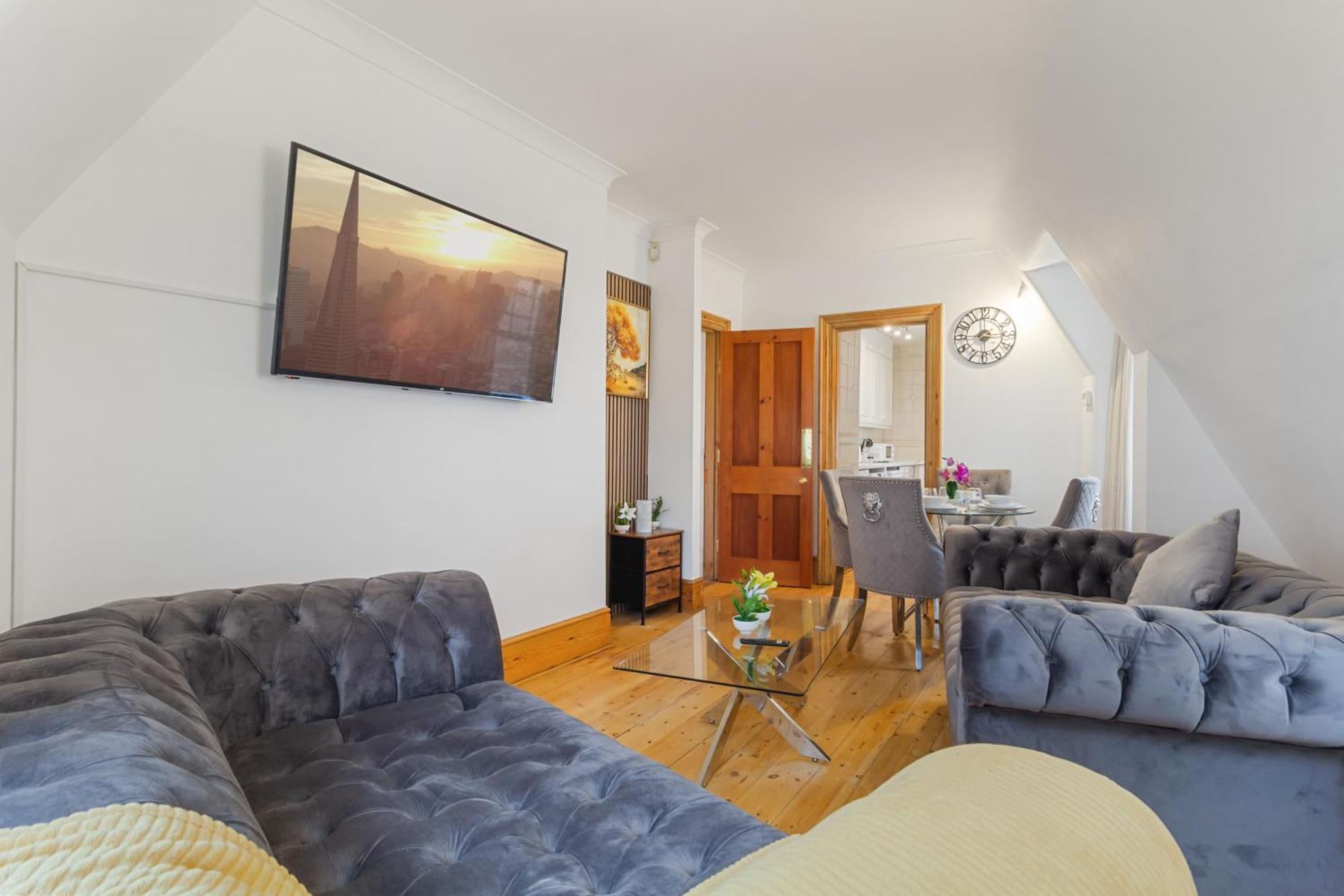Appartement Elegant 3-bedroom In The Heart Of Piccadilly Circus No Lift- 4gl Londen