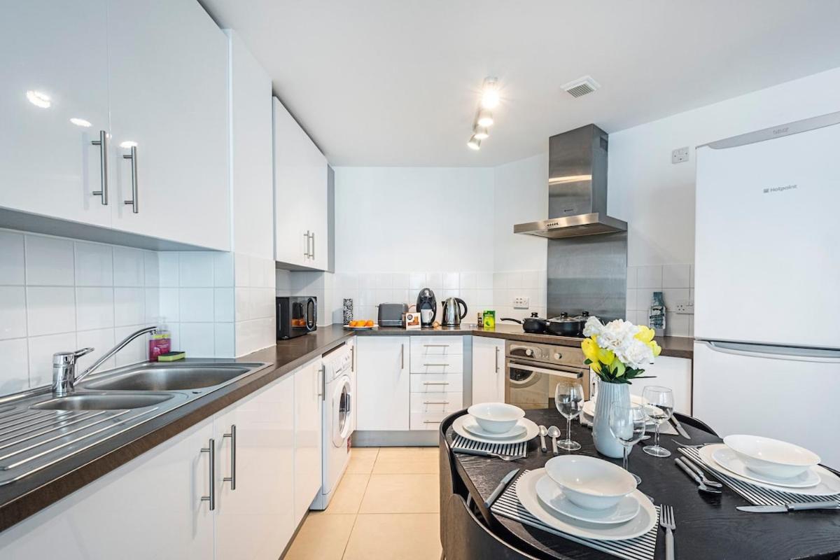 Appartement 2 Bedroom , Zone 1 , 2 Mins Walk Tube , Offers , Sleeps 5