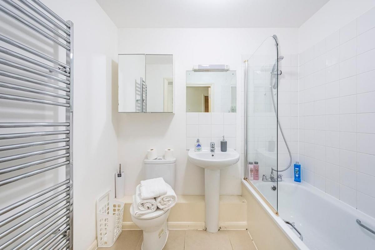 2 Bedroom , Zone 1 , 2 Mins Walk Tube , Offers , Sleeps 5 Appartement Londres