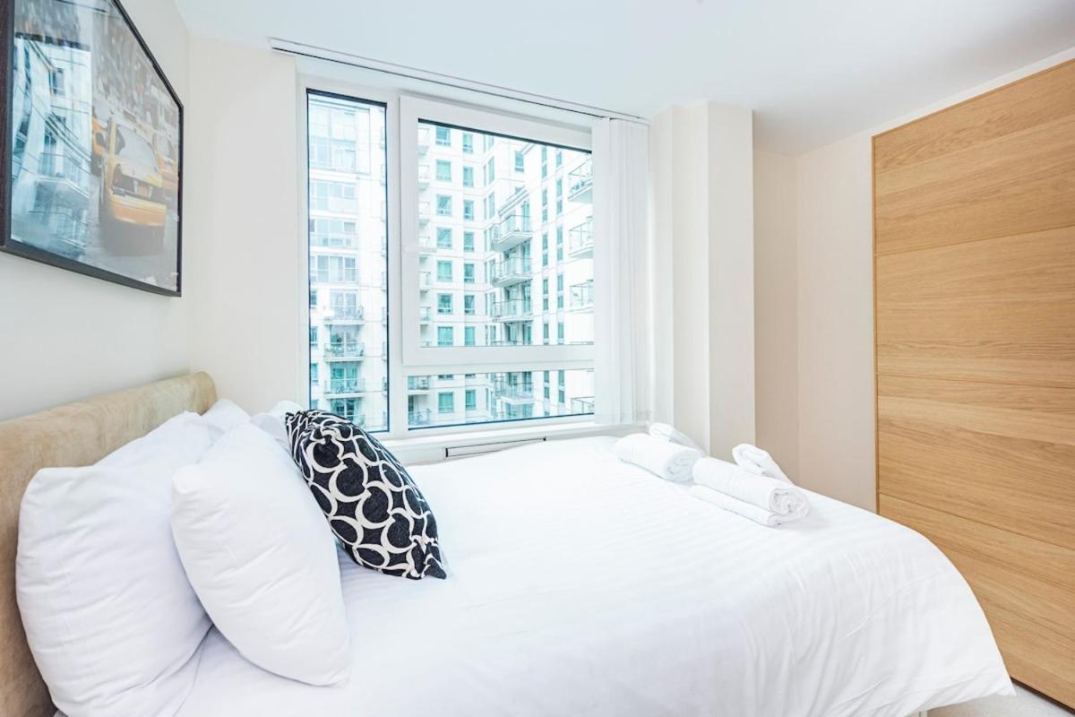 2 Bedroom , Zone 1 , 2 Mins Walk Tube , Offers , Sleeps 5 Appartement *