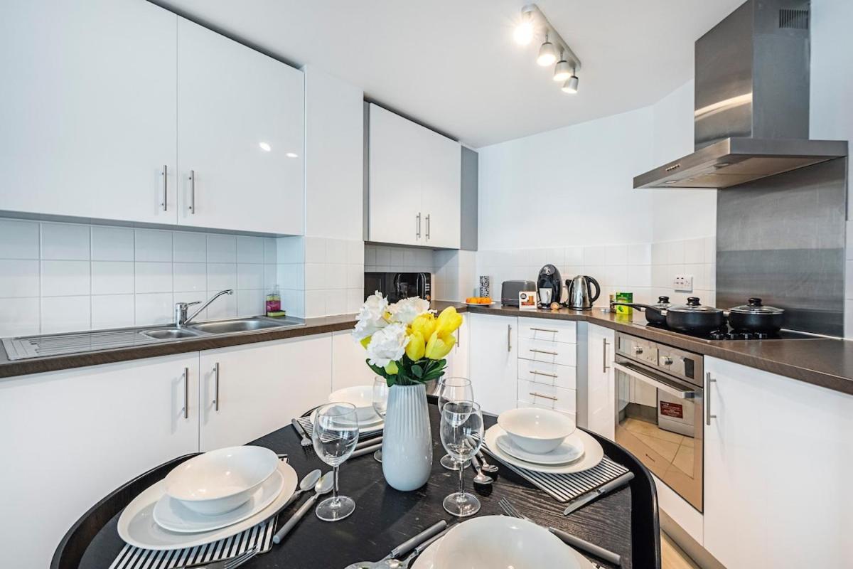 2 Bedroom , Zone 1 , 2 Mins Walk Tube , Offers , Sleeps 5 * Londres