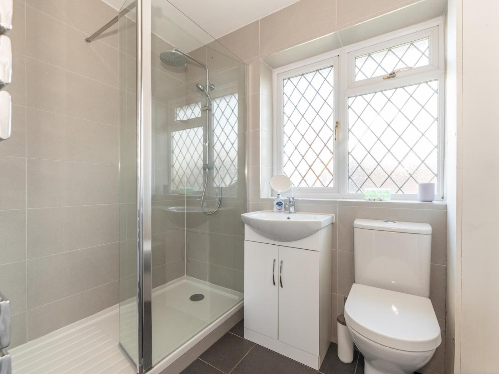 Pass The Keys Bright Spacious 4br House Elizabeth Line * Londres