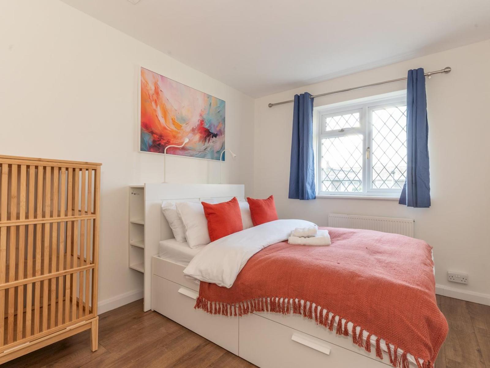Pass The Keys Bright Spacious 4br House Elizabeth Line * Londres