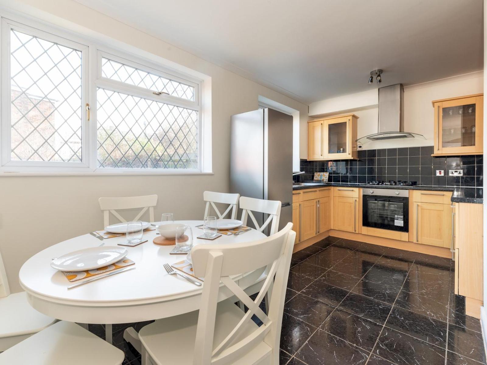 Pass The Keys Bright Spacious 4br House Elizabeth Line Hébergement de vacances