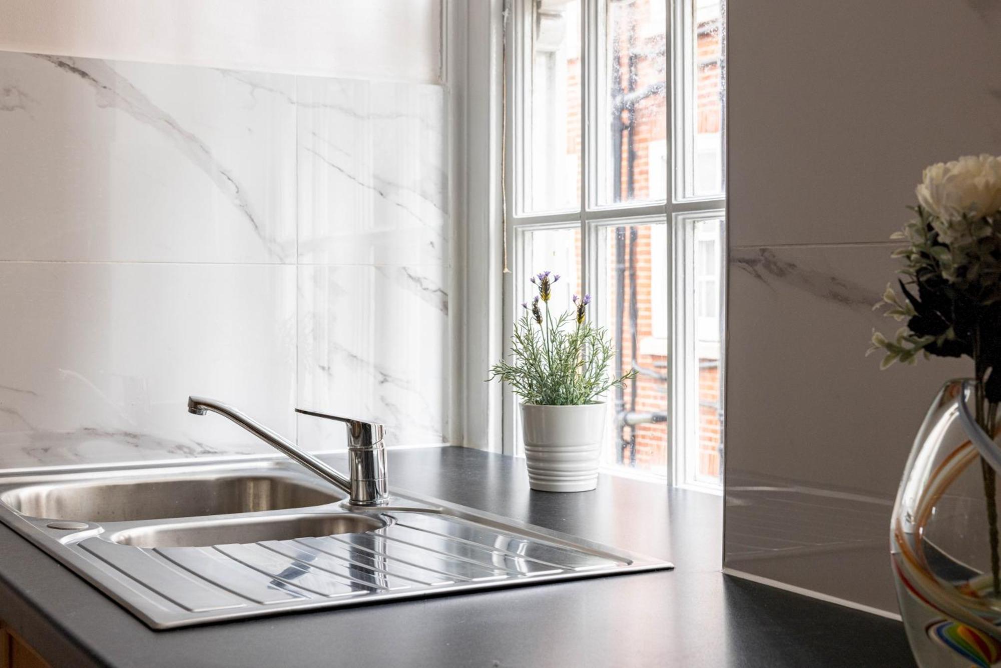 4-bdr Stunning Kensington Penthouse Appartement