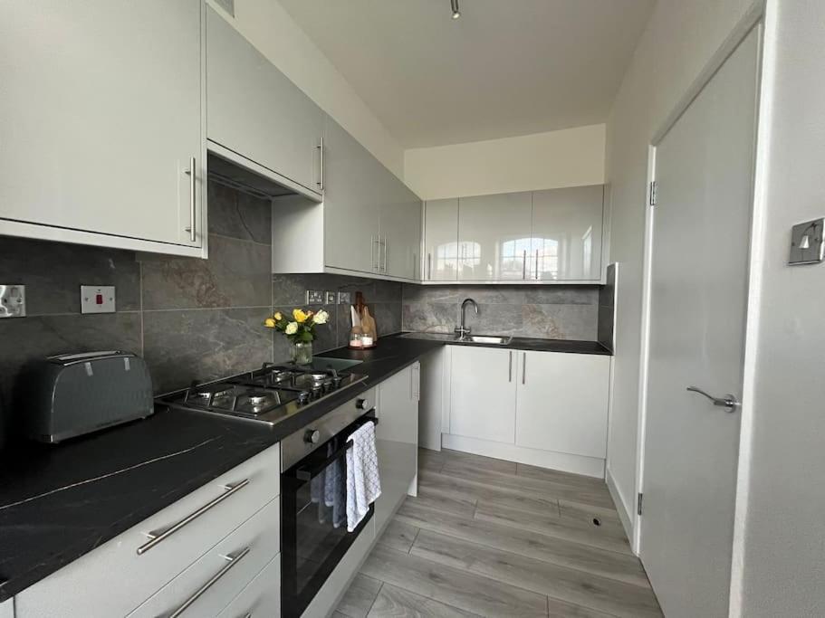 Newly Refurbished Flat In The Heart Of * Londres