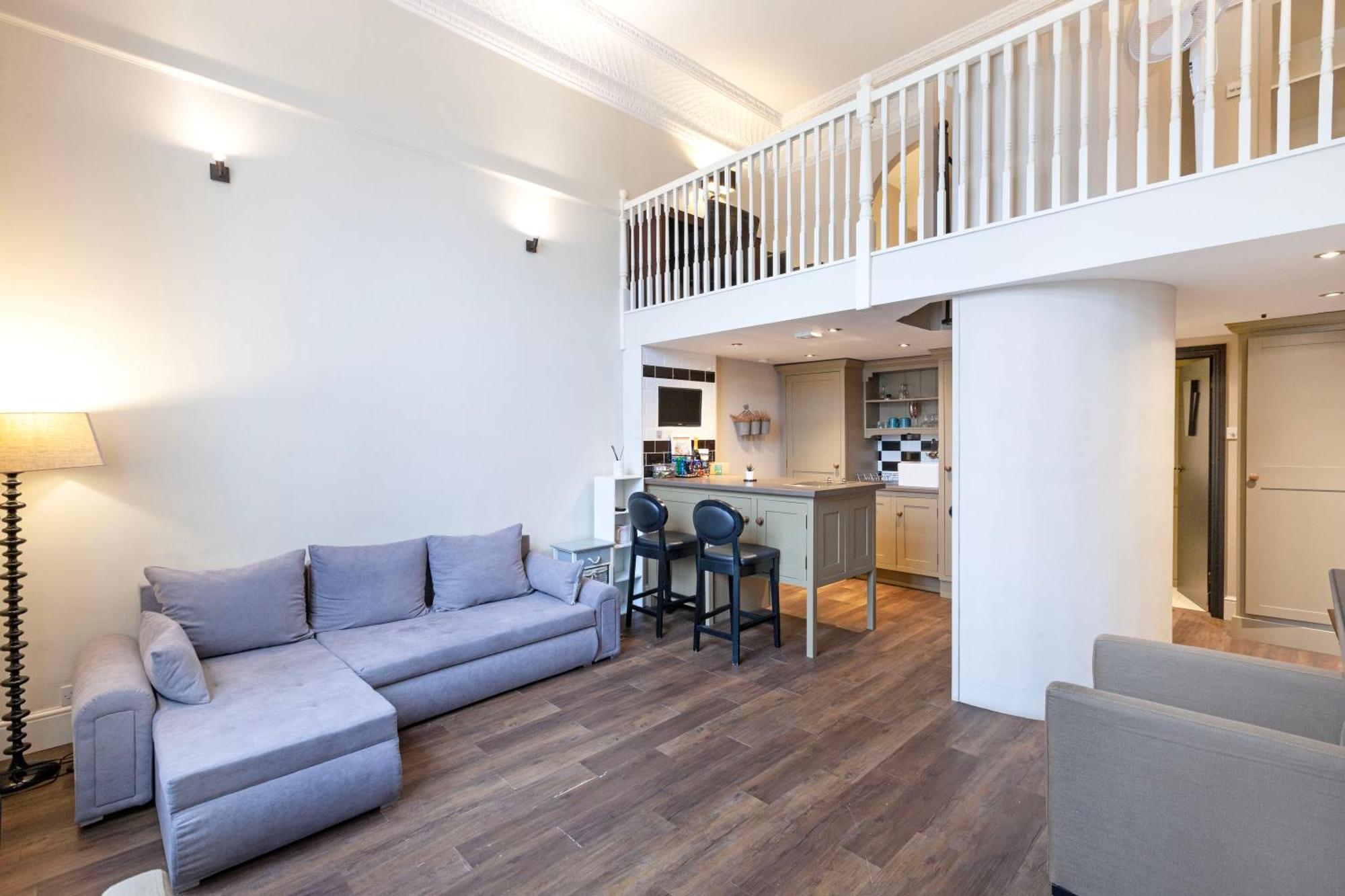 Luxury One Bedroom Mezzanine In Paddington