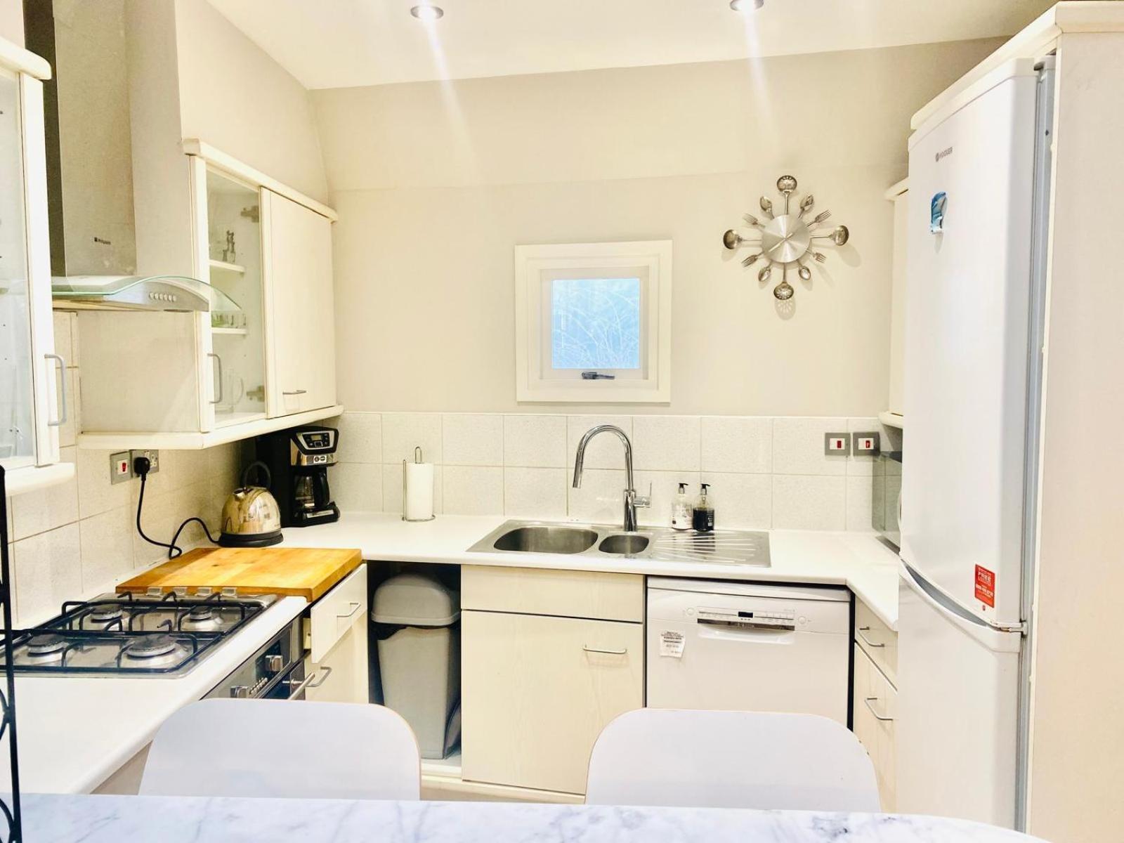 Large Self-contained Cozy Apartamento