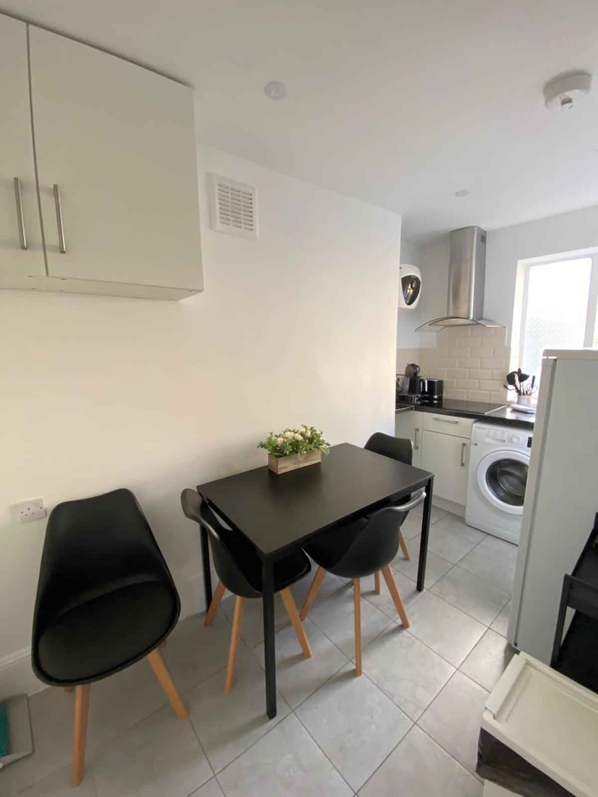 2-bed Flat On The Lively Old Compton St - Soho! * Londres