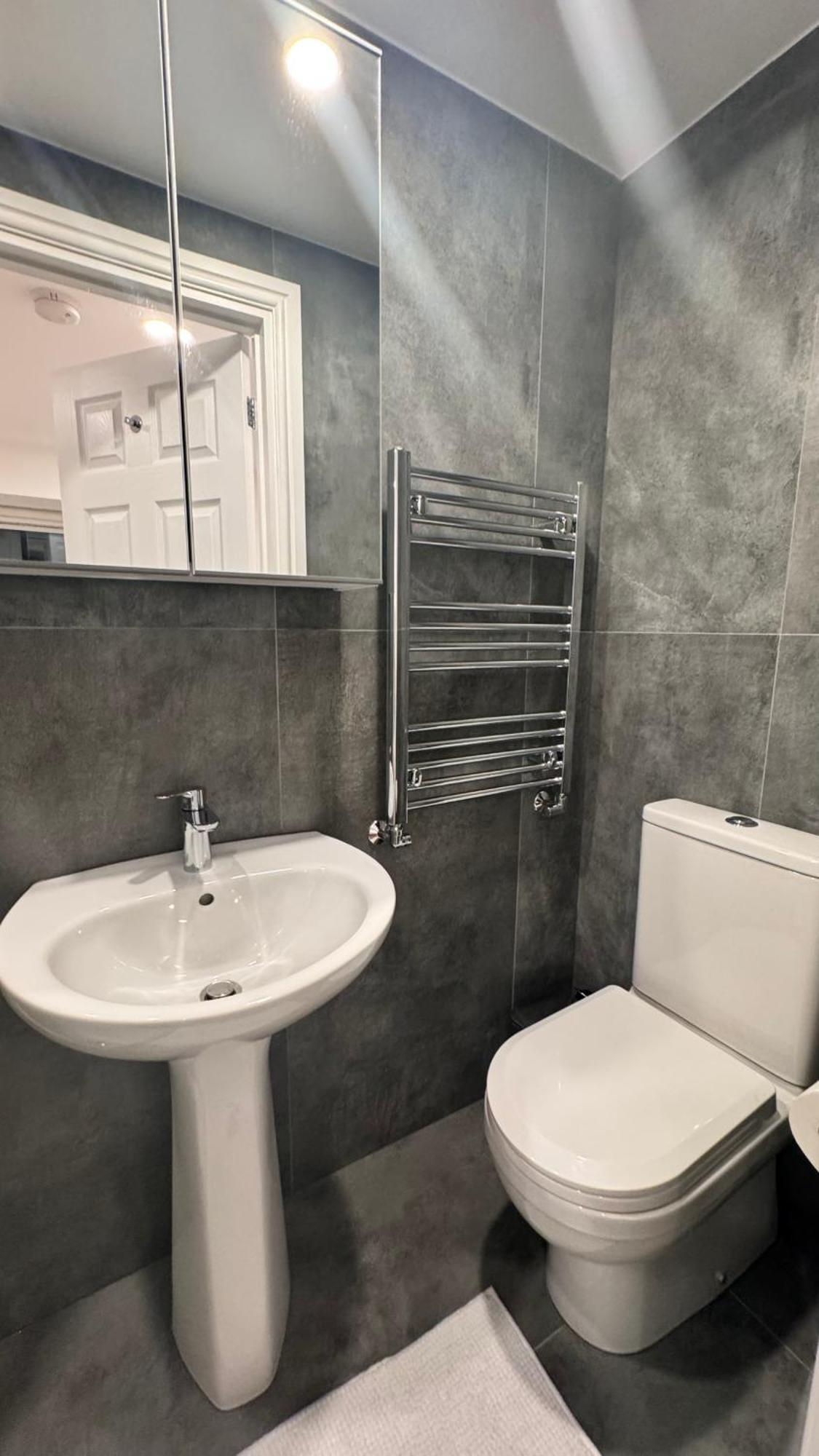 Appartement 2 Bedroom 2 Bth Deluxe Suite, Netflix Games, Near Putney Station, Fulham And Wimbledon, Ideal For Business And Relocator