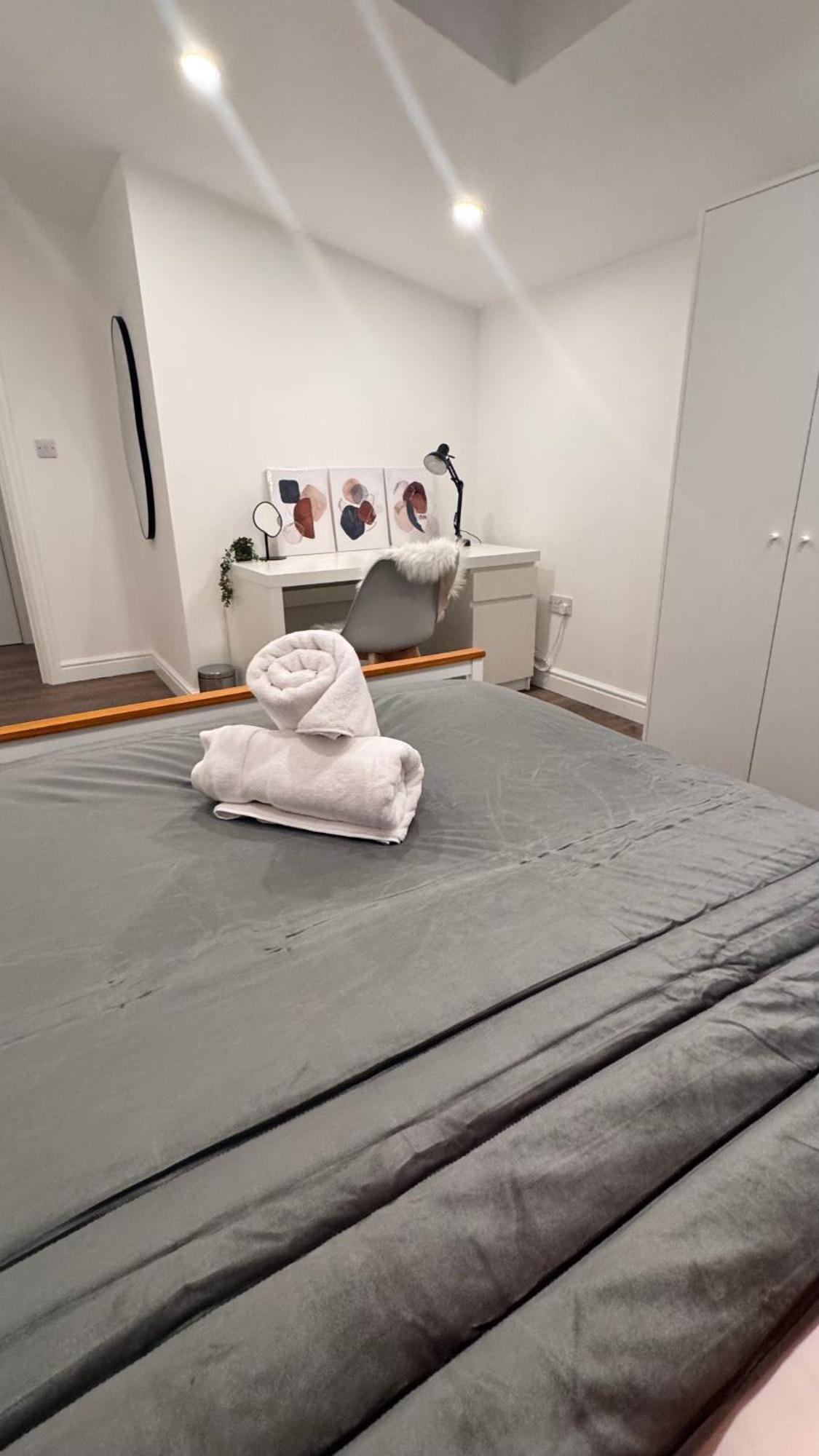 Appartement 2 Bedroom 2 Bth Deluxe Suite, Netflix Games, Near Putney Station, Fulham And Wimbledon, Ideal For Business And Relocator