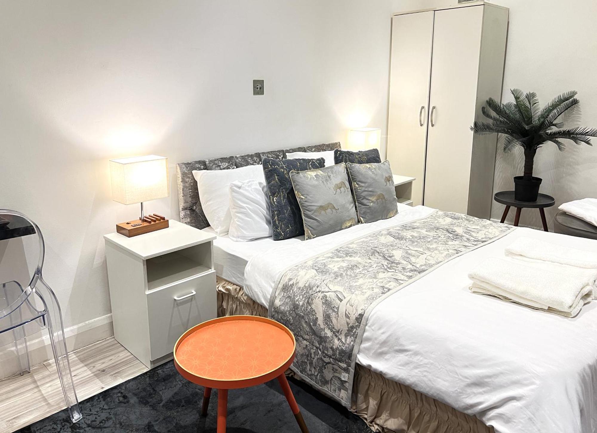 Monroe - Entire In - Prime Location Apartment London