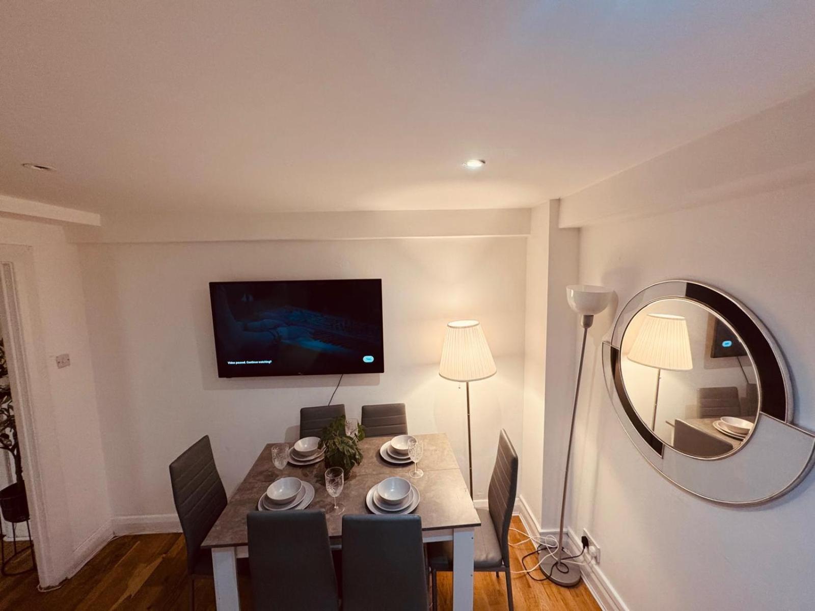 2 Bedroom Flat Hyde Park Appartement *