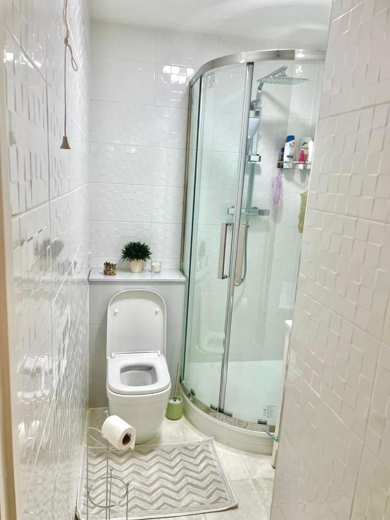 Barnes Flat, 2bed 2bath, Parking, Breakfast Appartement