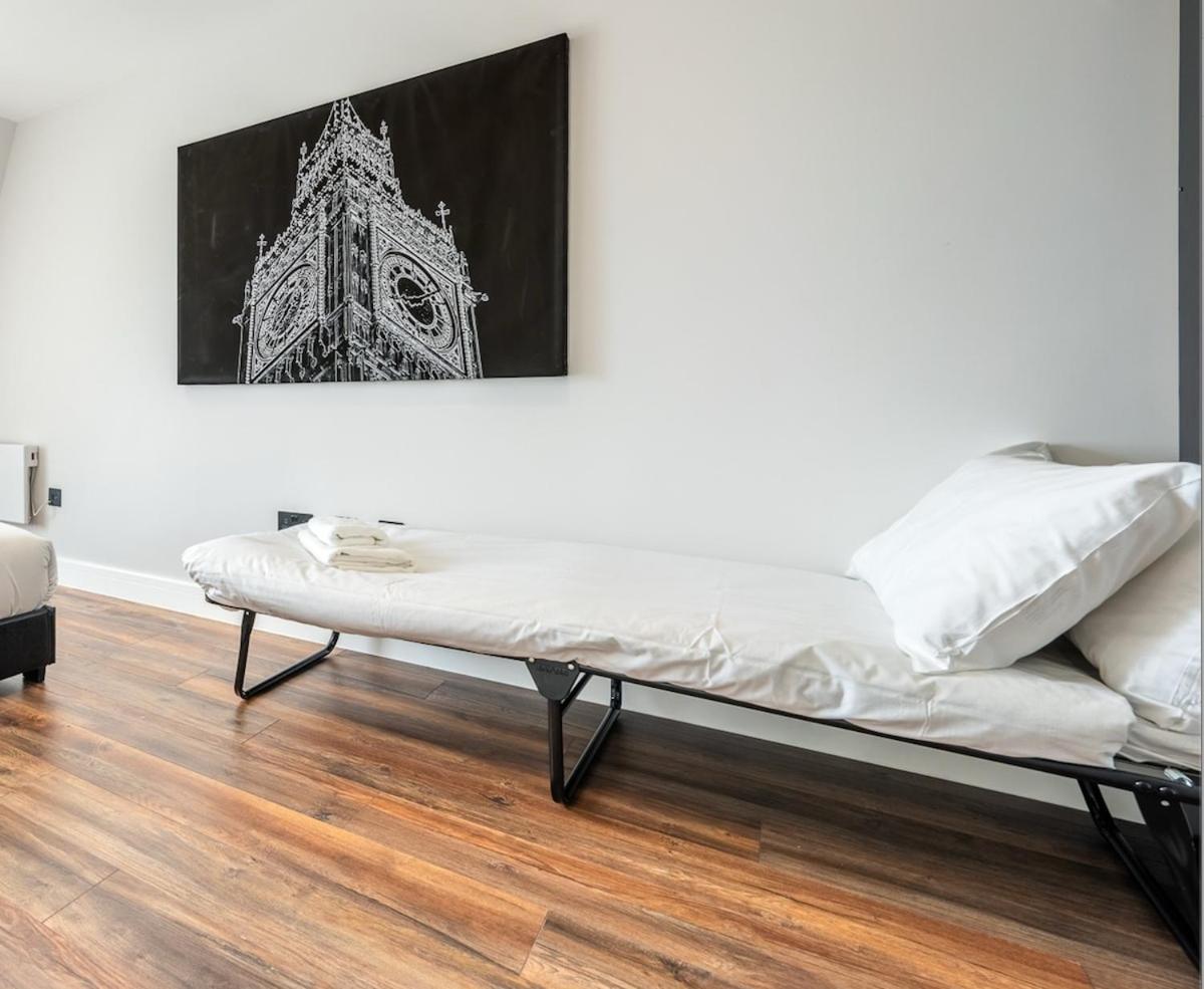 West Sleeps 5 - Zone 2 Appartement