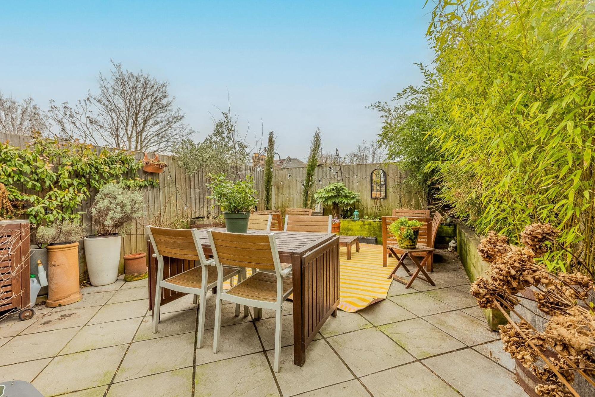 Stylish 2br Flat W Gardn In Wood Green, 2 Min Tube Londres
