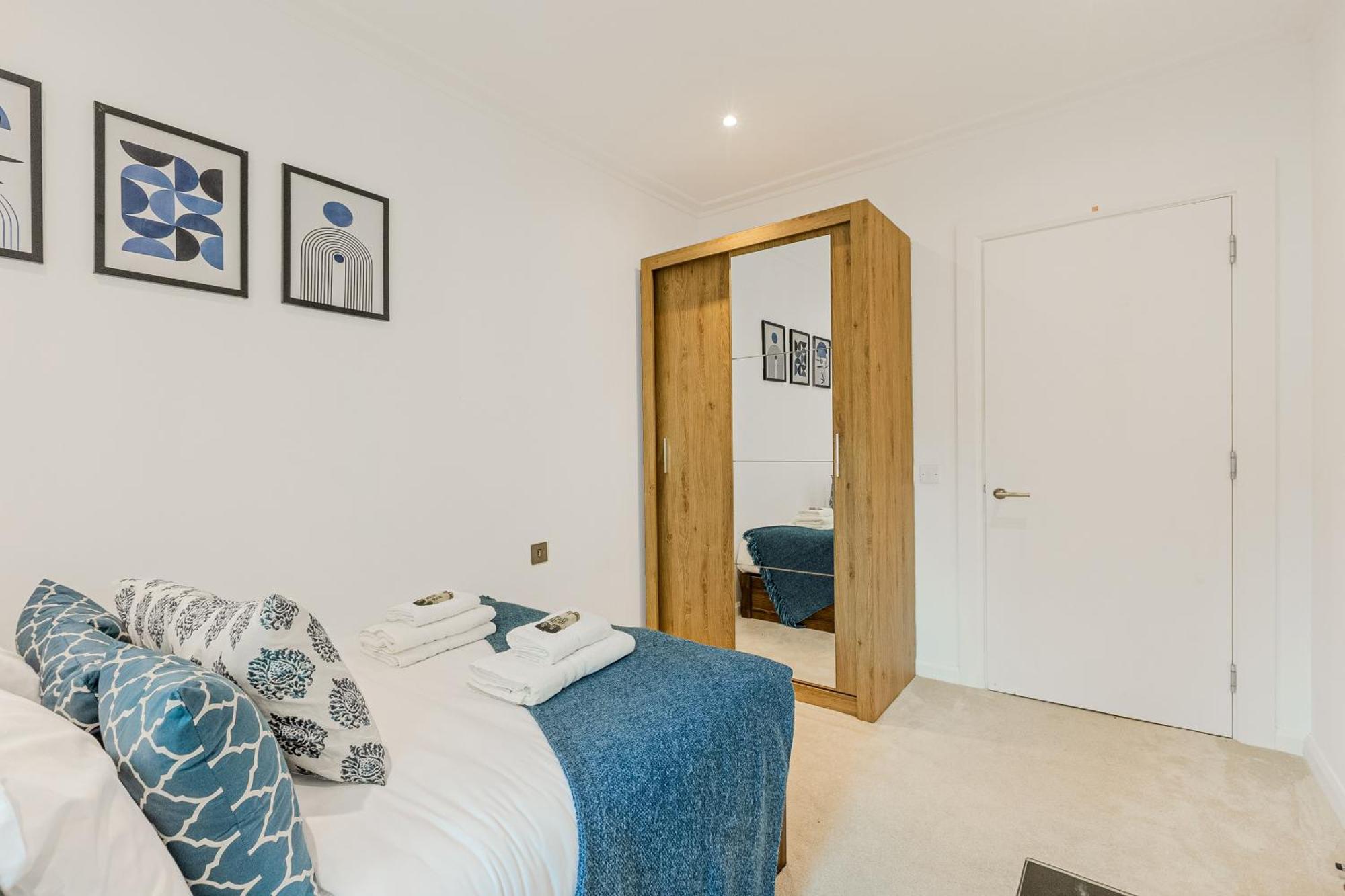 Bright 2br In Canary With Balcony Wharf, 5 Min Tube Londres