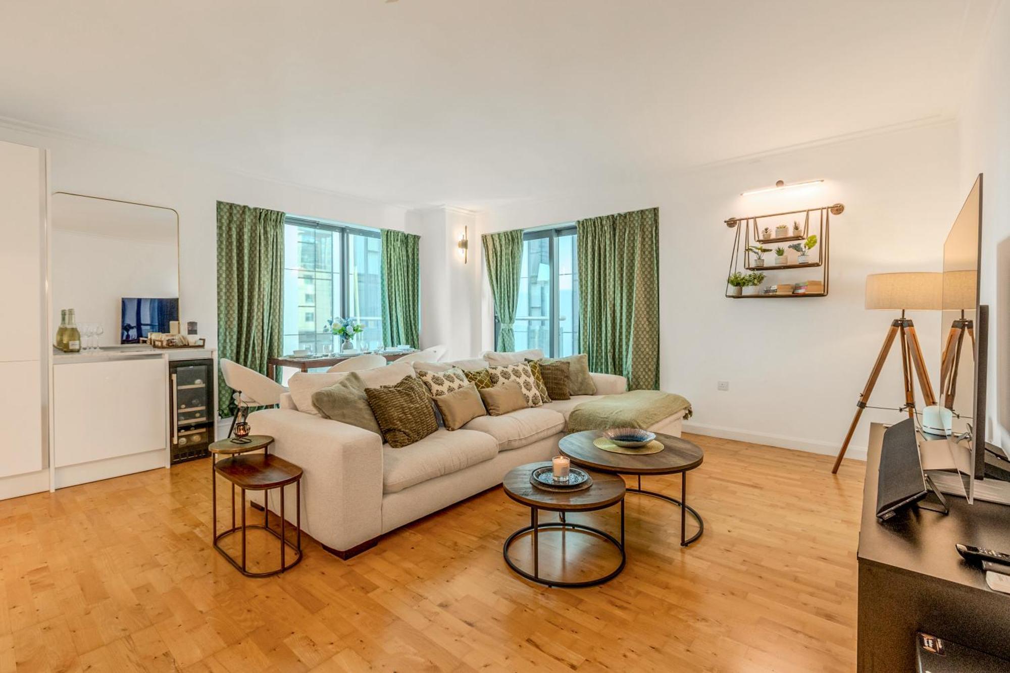 Bright 2br In Canary With Balcony Wharf, 5 Min Tube Appartement *