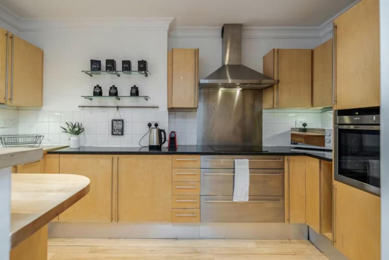 Modern 2-bed Flat In Earls Court