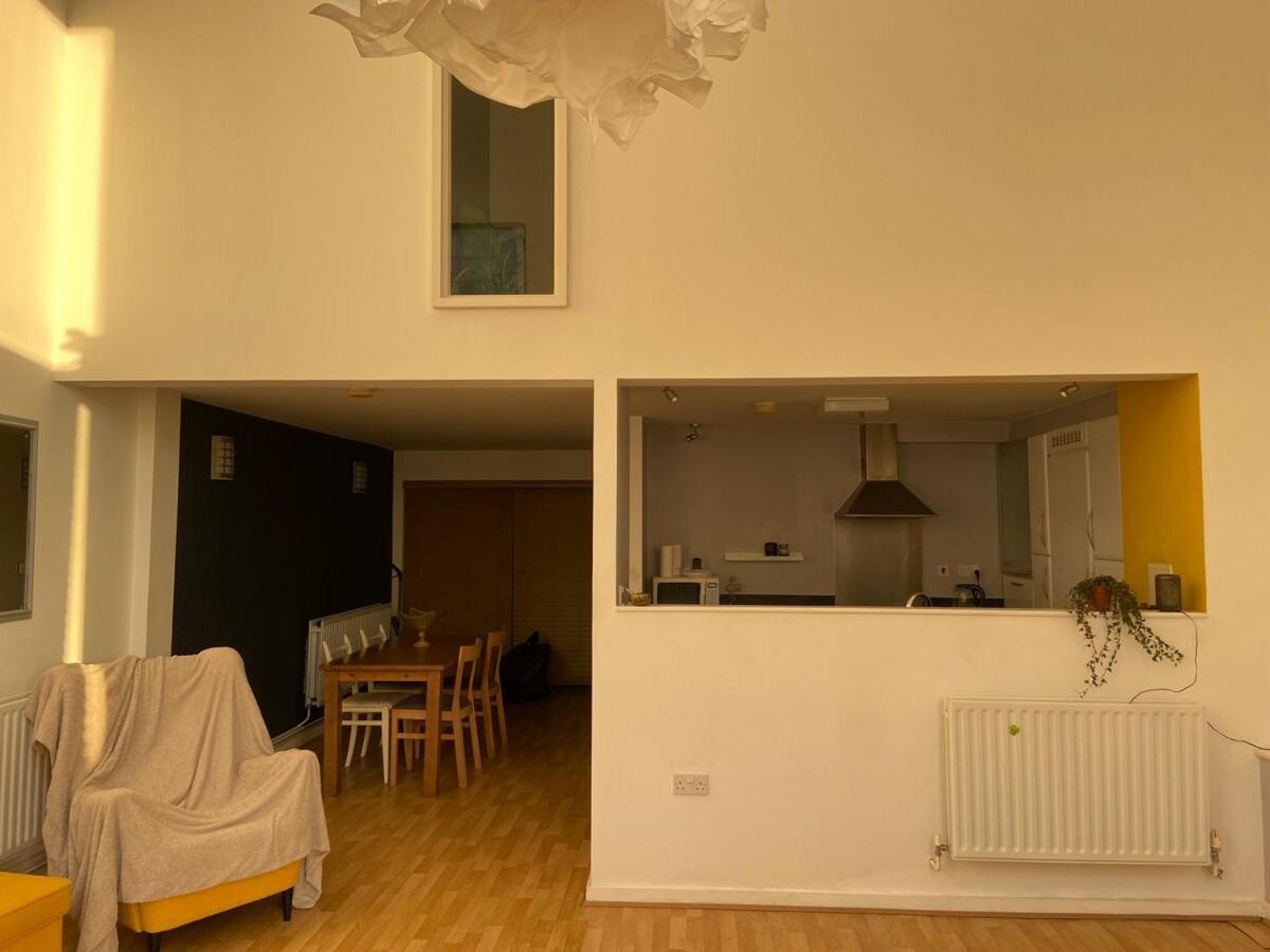 Bright And Spacious Loft Style * Londres