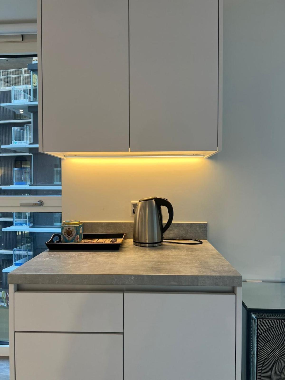 Entire 1 Bedroom To Yourself Appartement *