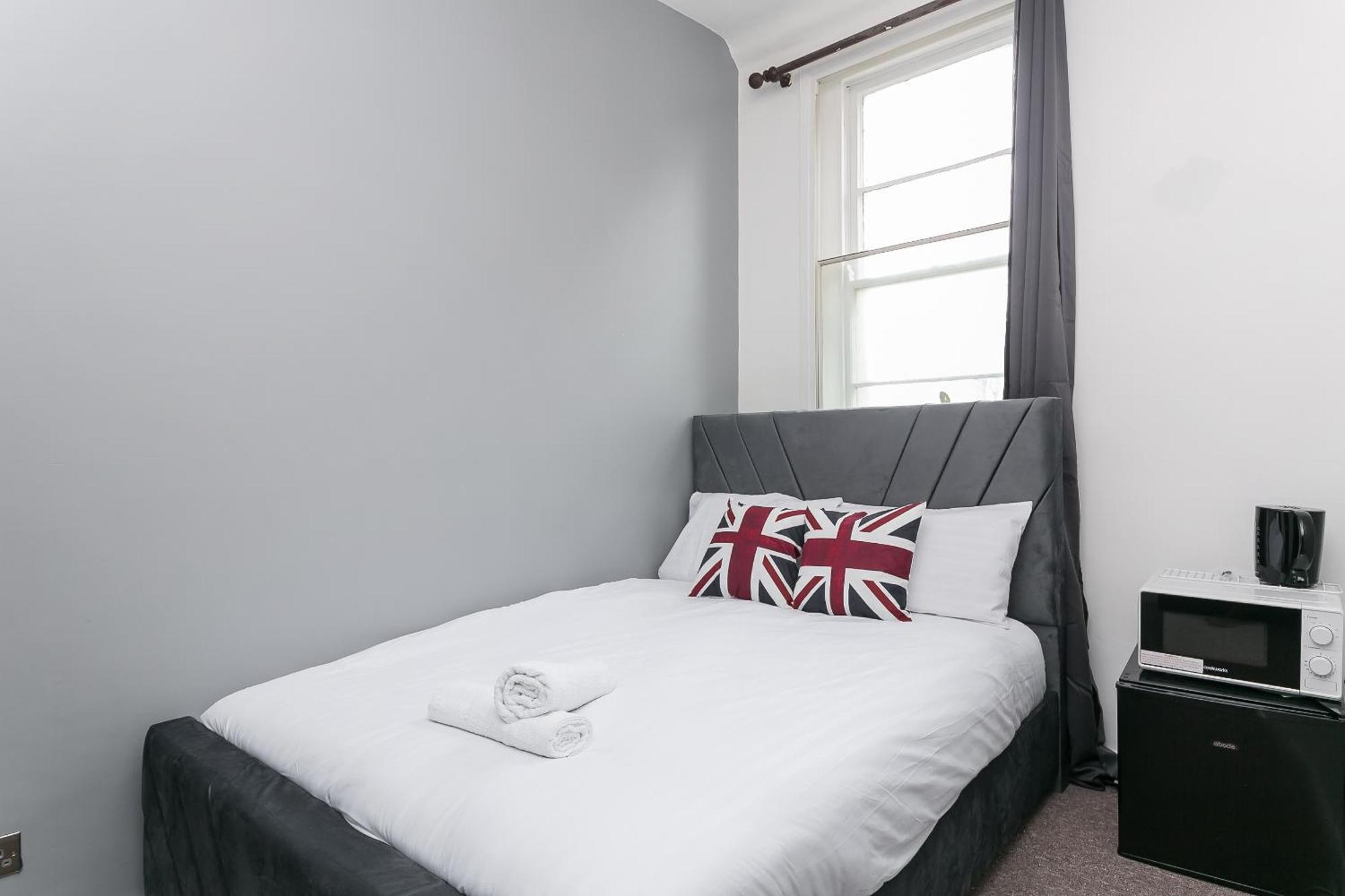 Hostal King Cross Collective - By Aura *