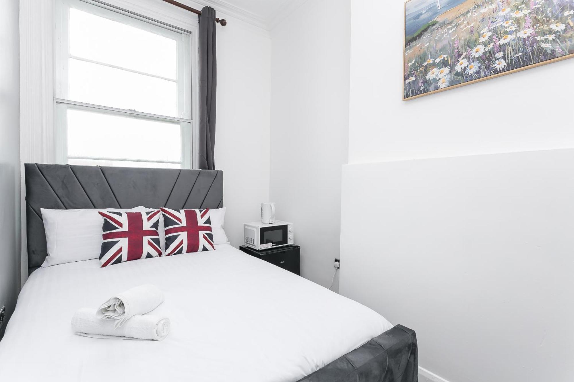Hostal King Cross Collective - By Aura *