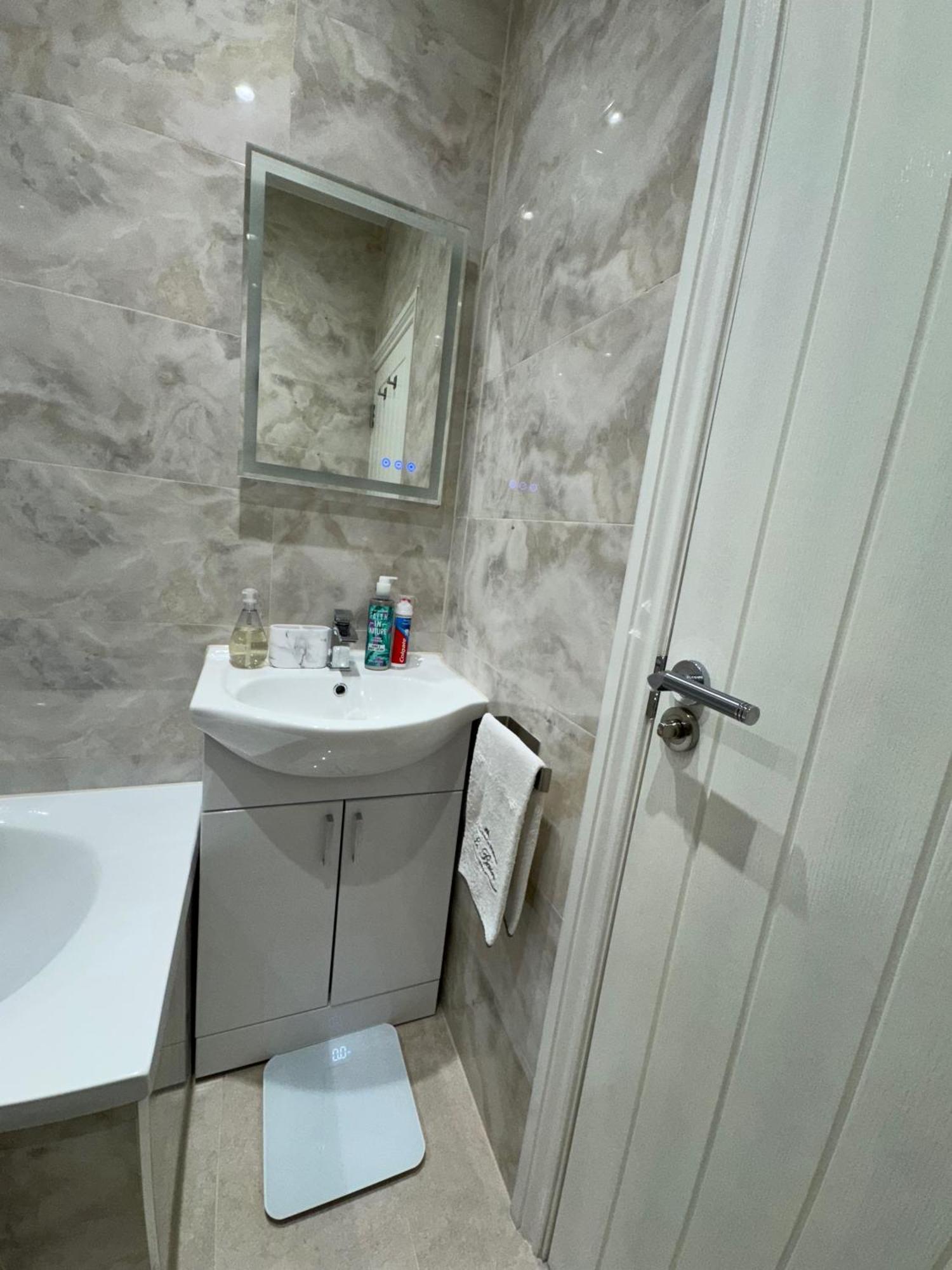 Cozy 2br-5guests-near Attractions-garden Appartement Londres