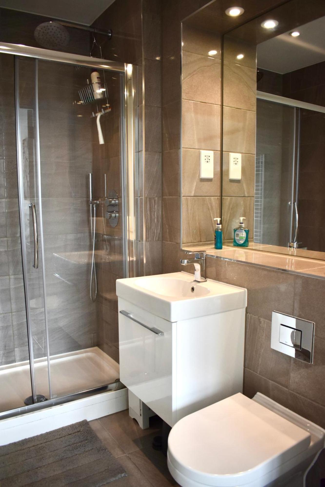 Balcony High End 2-bed Flat In Camberwell For 6 Long Term Appartement *