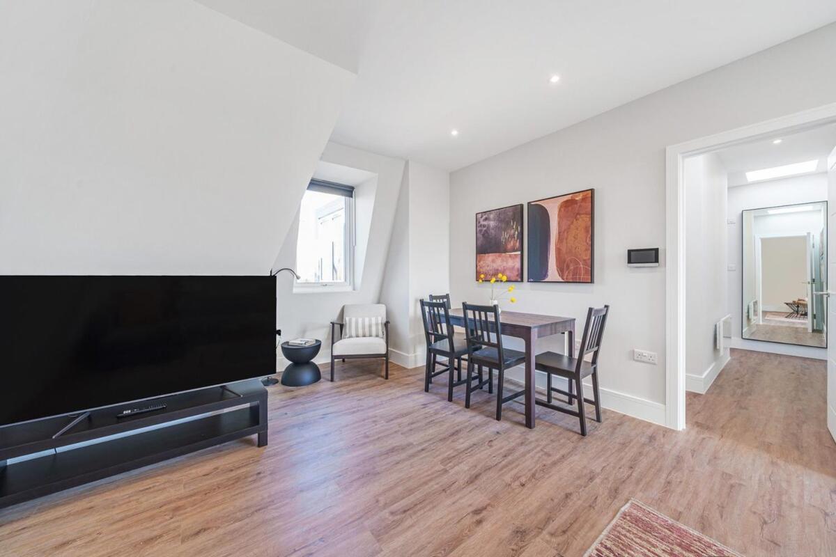 2 Bed Spacious Brand New Flat * Londres