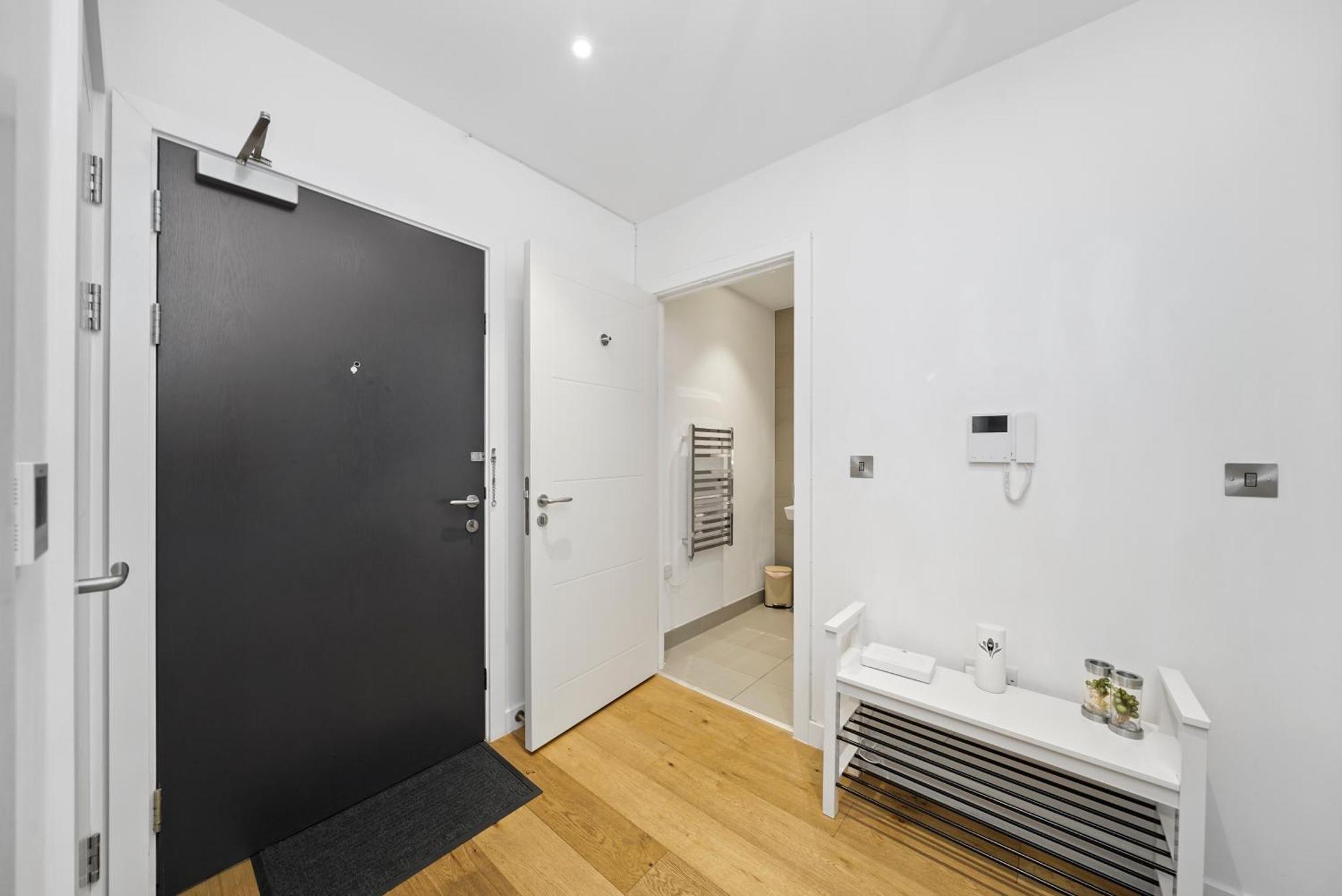 Modern One Bedroom Appartement *