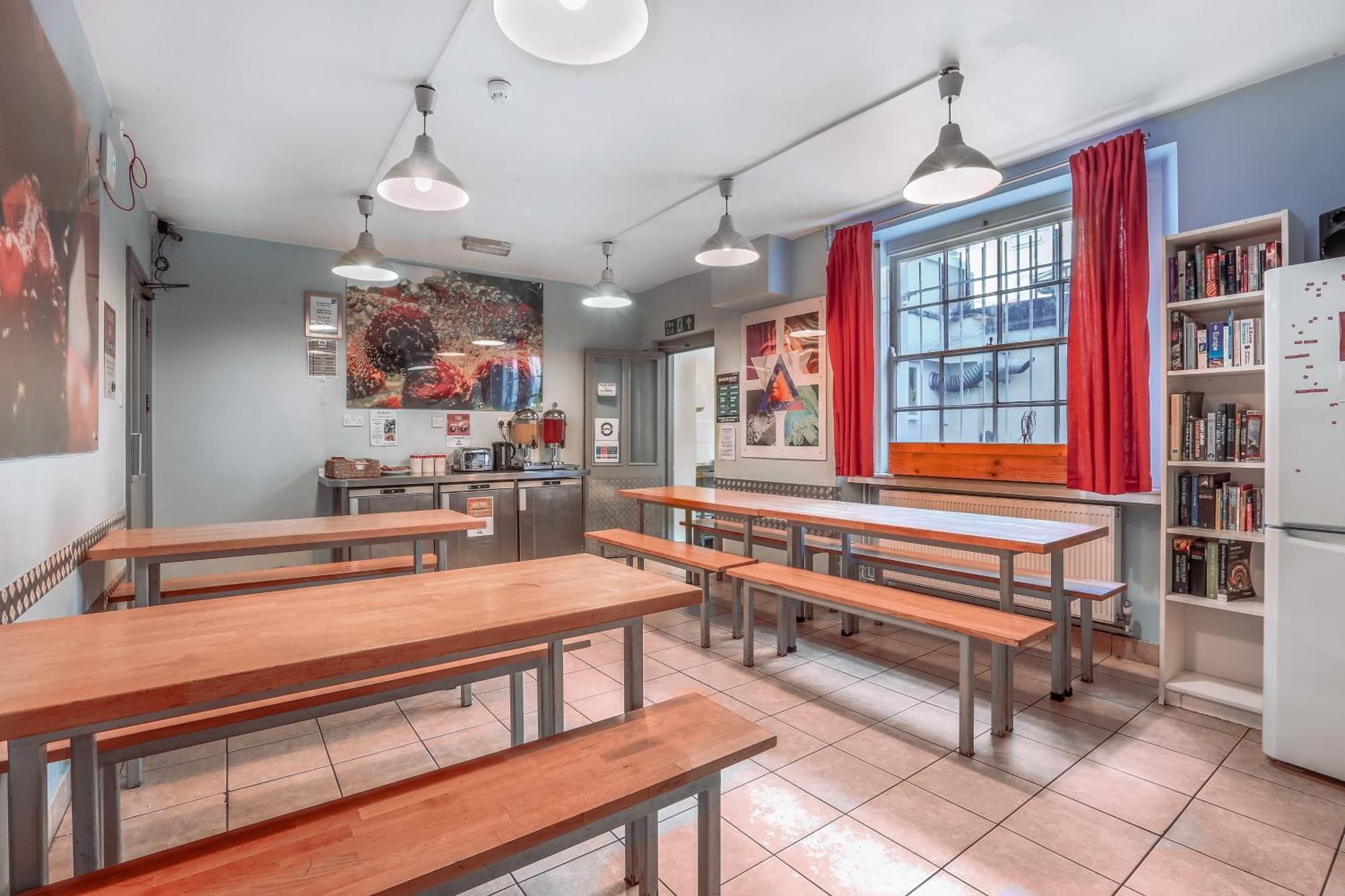 Hostal Astor Victoria