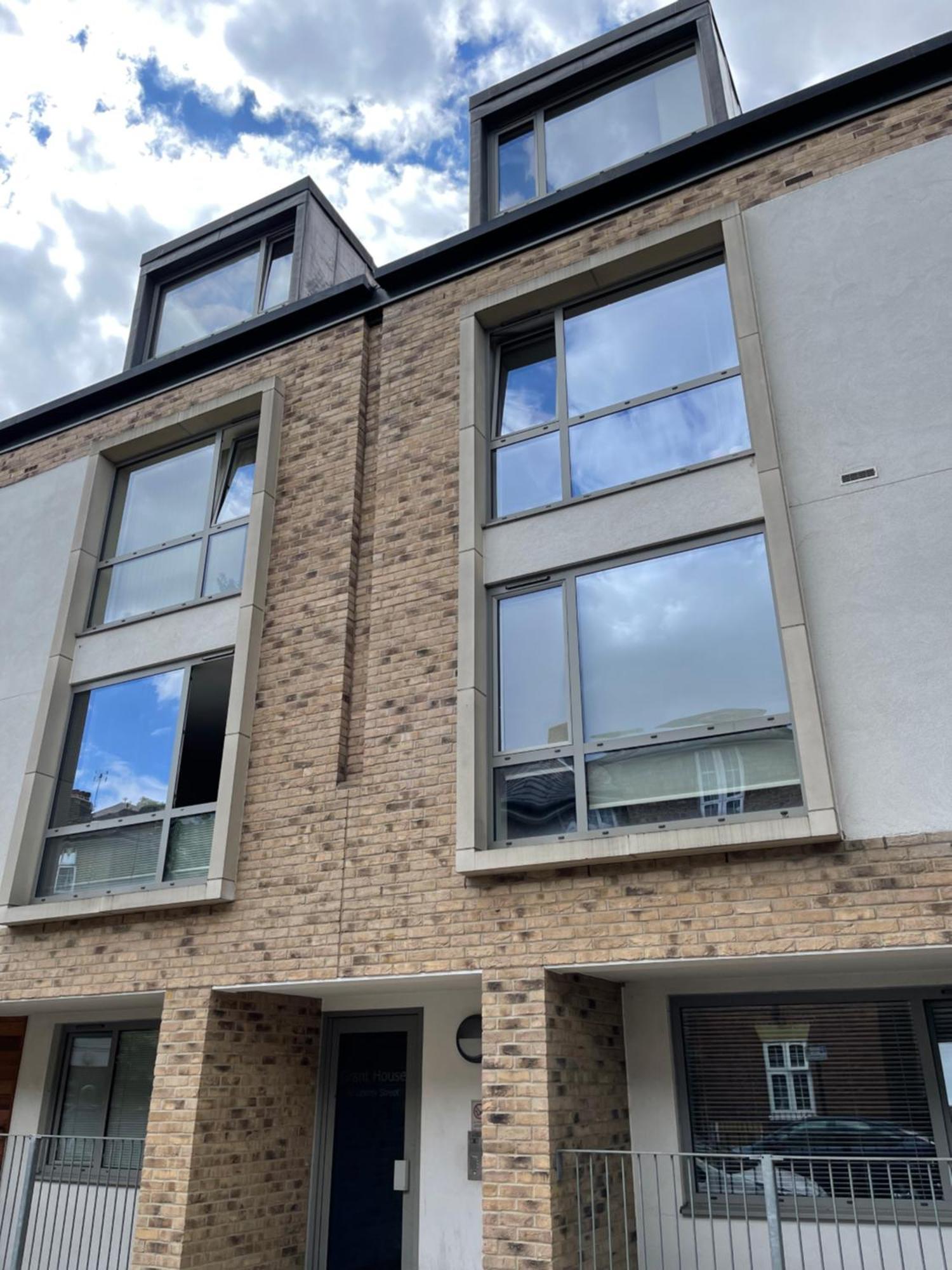 Brand New Flat In With Car Park * Londres