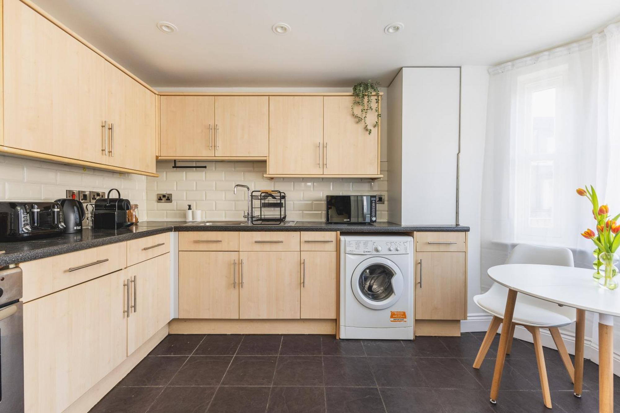 Casa de Férias Arte Serviced Stratford - 3 Bedrooms 2 Bathrooms London, Stratford, Maryland, Free Parking, Garden, Weekly Or Monthly - Up To 8 Guests *