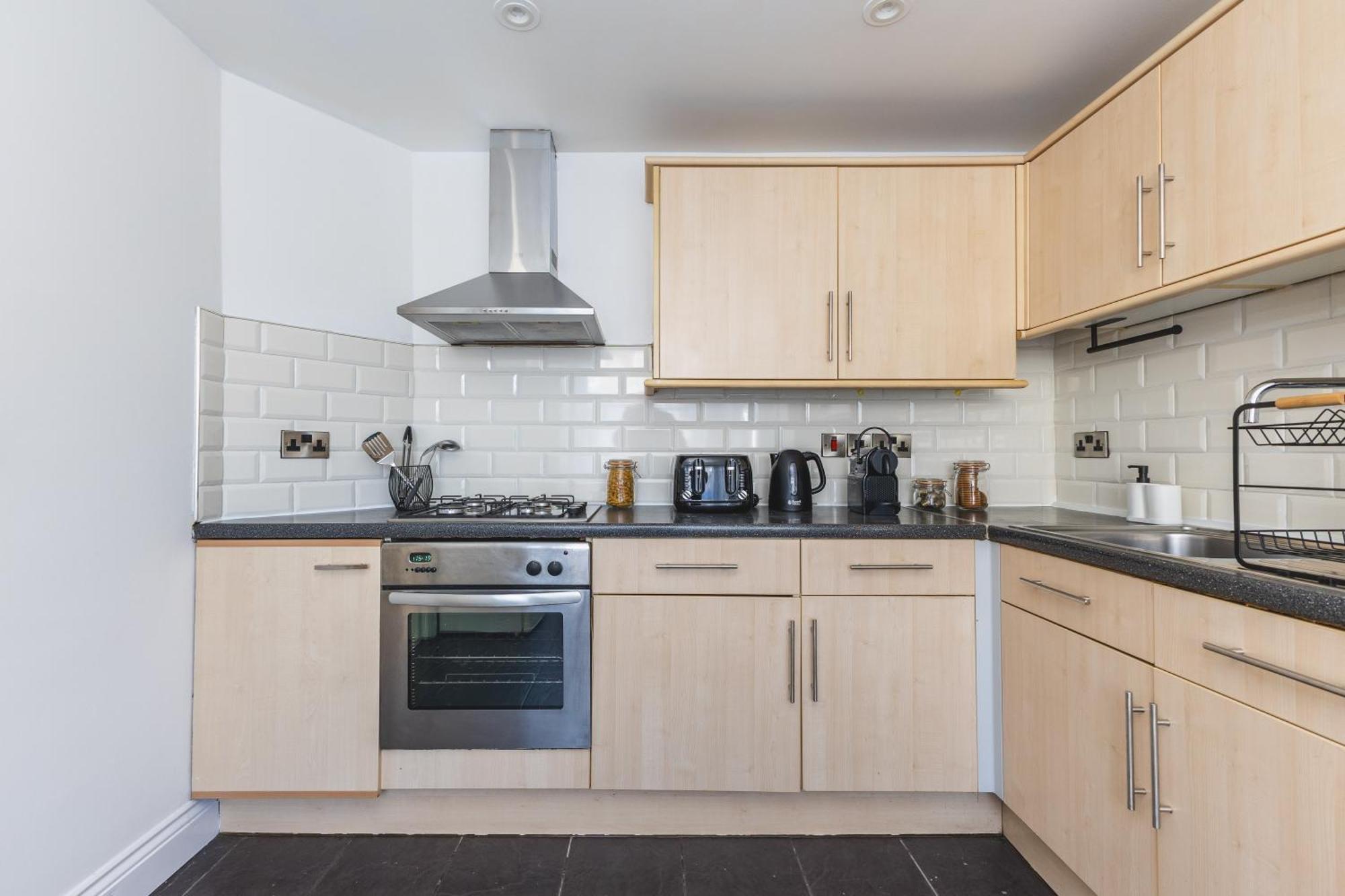 Casa de Férias Arte Serviced Stratford - 3 Bedrooms 2 Bathrooms London, Stratford, Maryland, Free Parking, Garden, Weekly Or Monthly - Up To 8 Guests