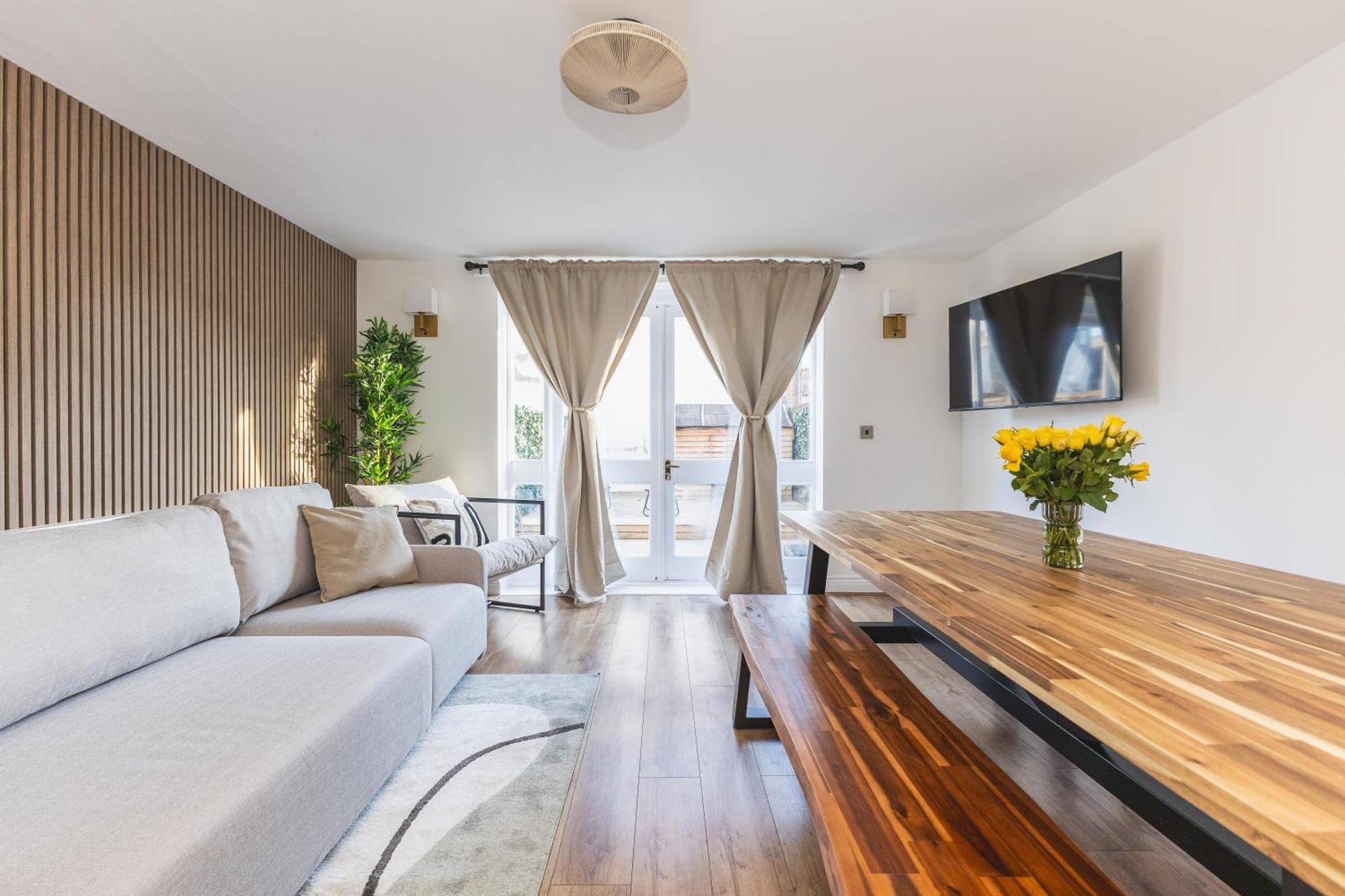Arte Serviced Stratford - 3 Bedrooms 2 Bathrooms London, Stratford, Maryland, Free Parking, Garden, Weekly Or Monthly - Up To 8 Guests Casa de Férias