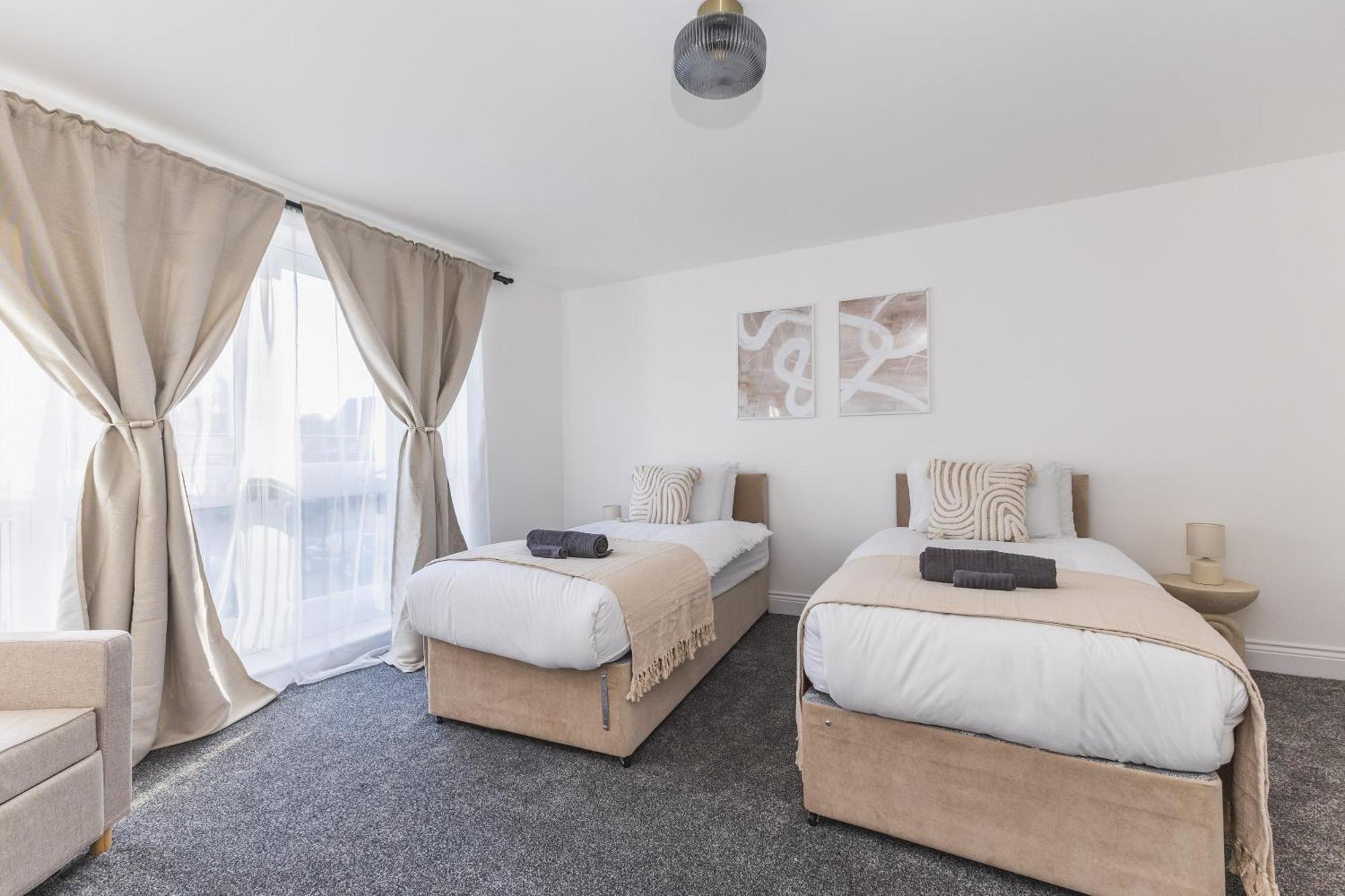 Casa de Férias Arte Serviced Stratford - 3 Bedrooms 2 Bathrooms London, Stratford, Maryland, Free Parking, Garden, Weekly Or Monthly - Up To 8 Guests
