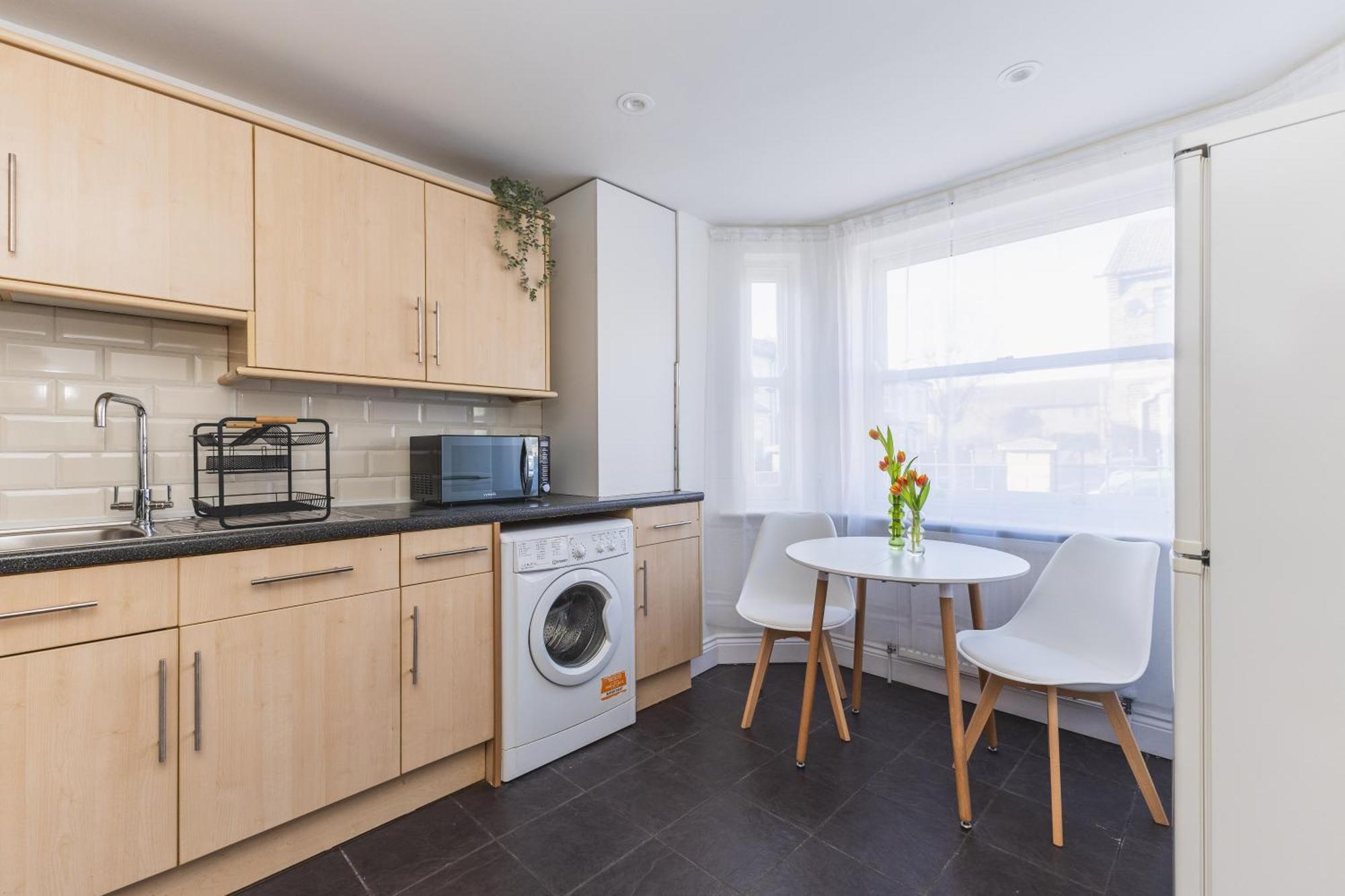 Arte Serviced Stratford - 3 Bedrooms 2 Bathrooms London, Stratford, Maryland, Free Parking, Garden, Weekly Or Monthly - Up To 8 Guests Casa de Férias *