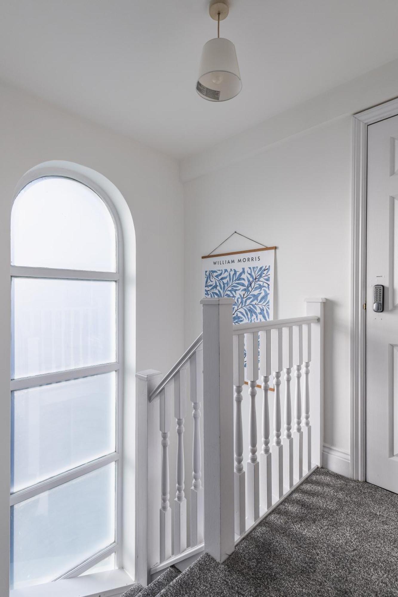 Casa de Férias Arte Serviced Stratford - 3 Bedrooms 2 Bathrooms London, Stratford, Maryland, Free Parking, Garden, Weekly Or Monthly - Up To 8 Guests