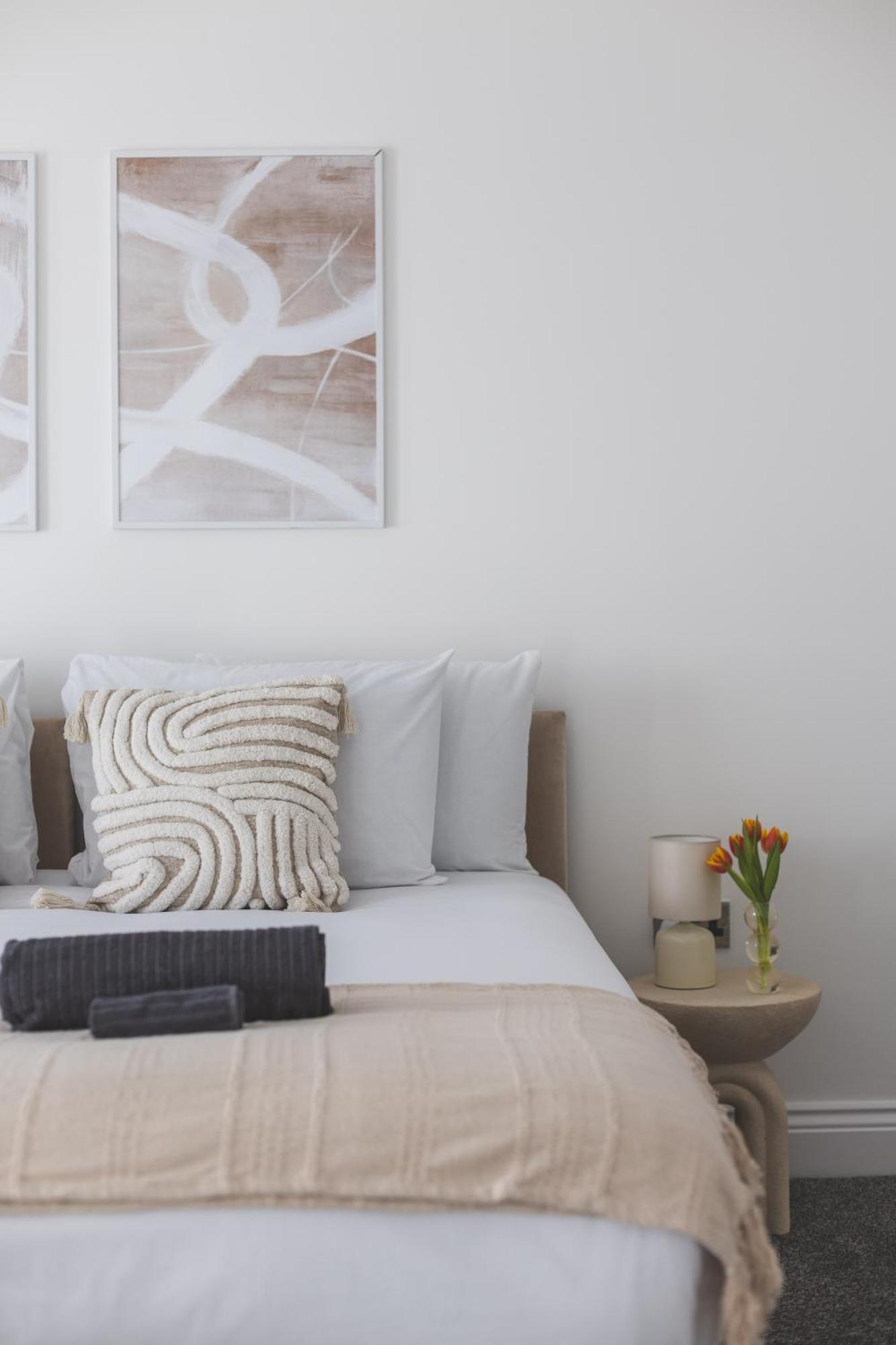 Casa de Férias Arte Serviced Stratford - 3 Bedrooms 2 Bathrooms London, Stratford, Maryland, Free Parking, Garden, Weekly Or Monthly - Up To 8 Guests