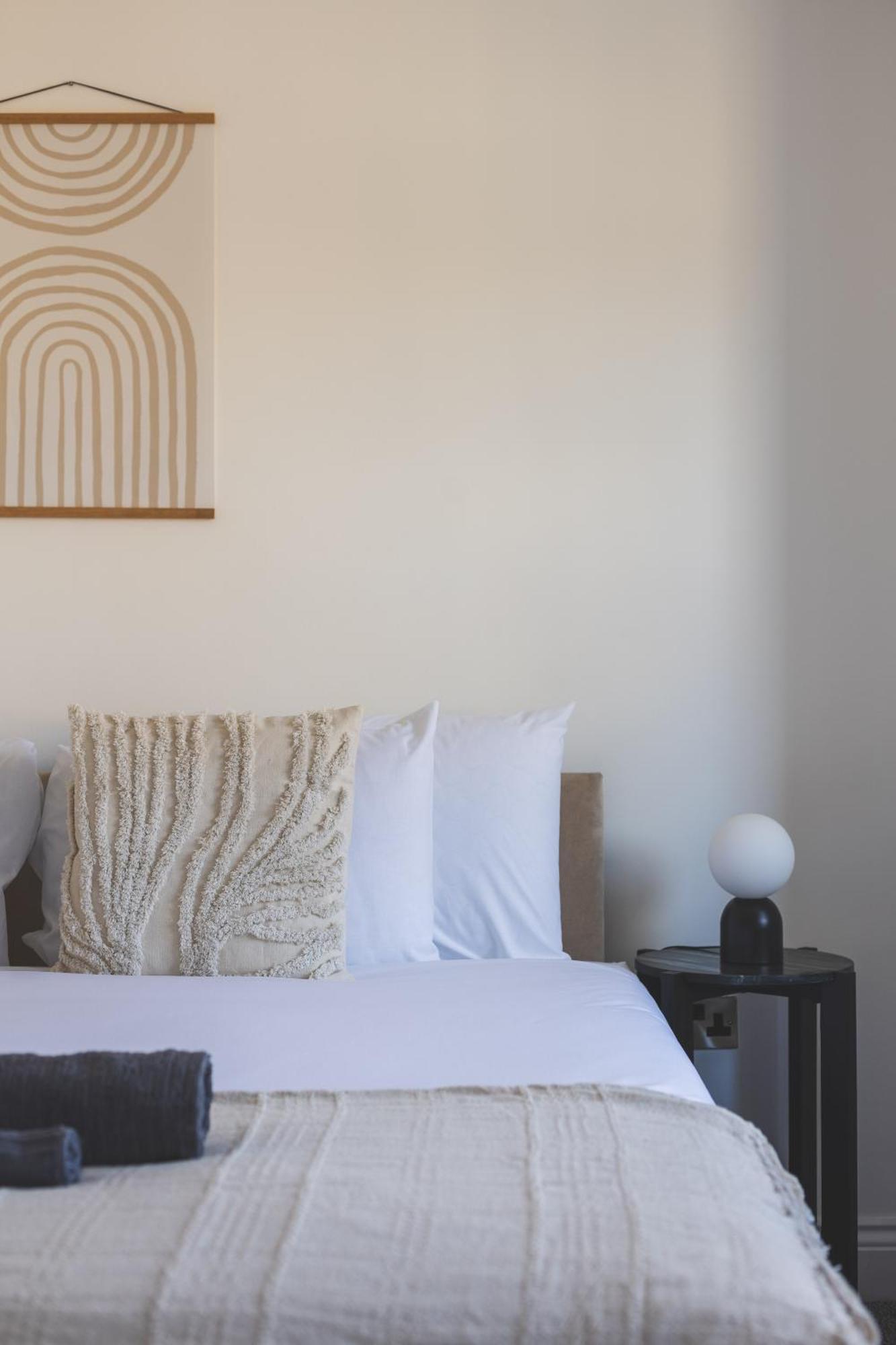 Casa de Férias Arte Serviced Stratford - 3 Bedrooms 2 Bathrooms London, Stratford, Maryland, Free Parking, Garden, Weekly Or Monthly - Up To 8 Guests